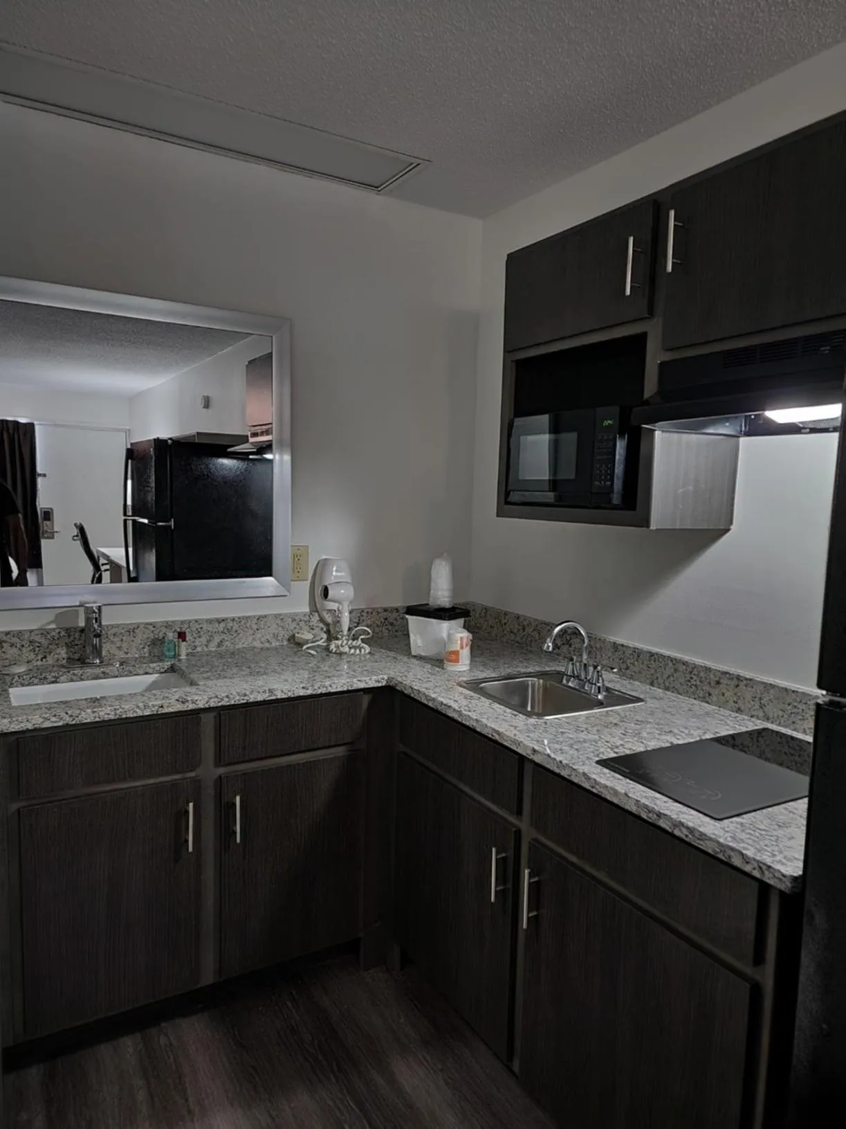 Kitchen or kitchenette, Kitchen/Kitchenette in Suburban Studios Cookeville