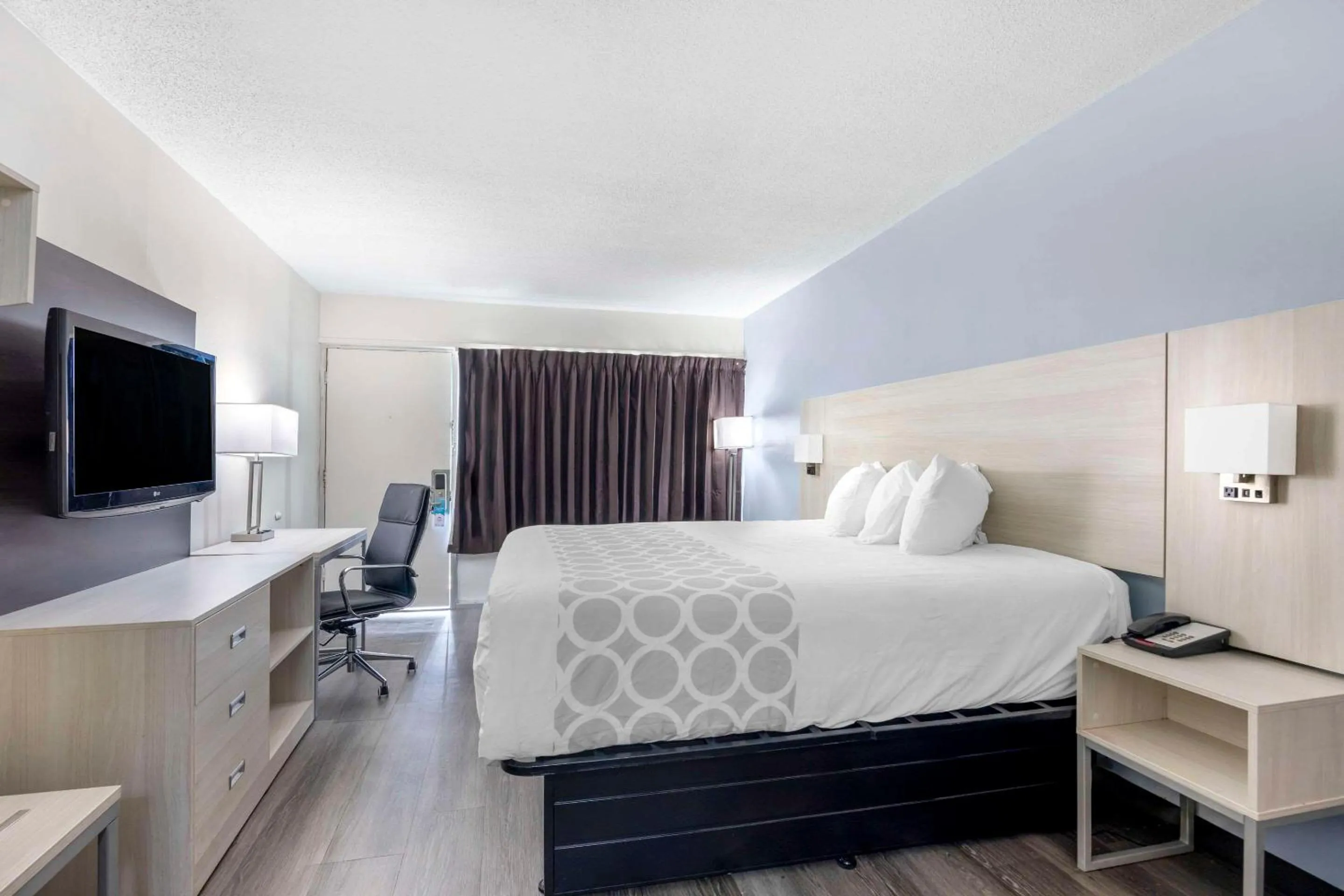 Bedroom, Bed in Suburban Studios Cookeville