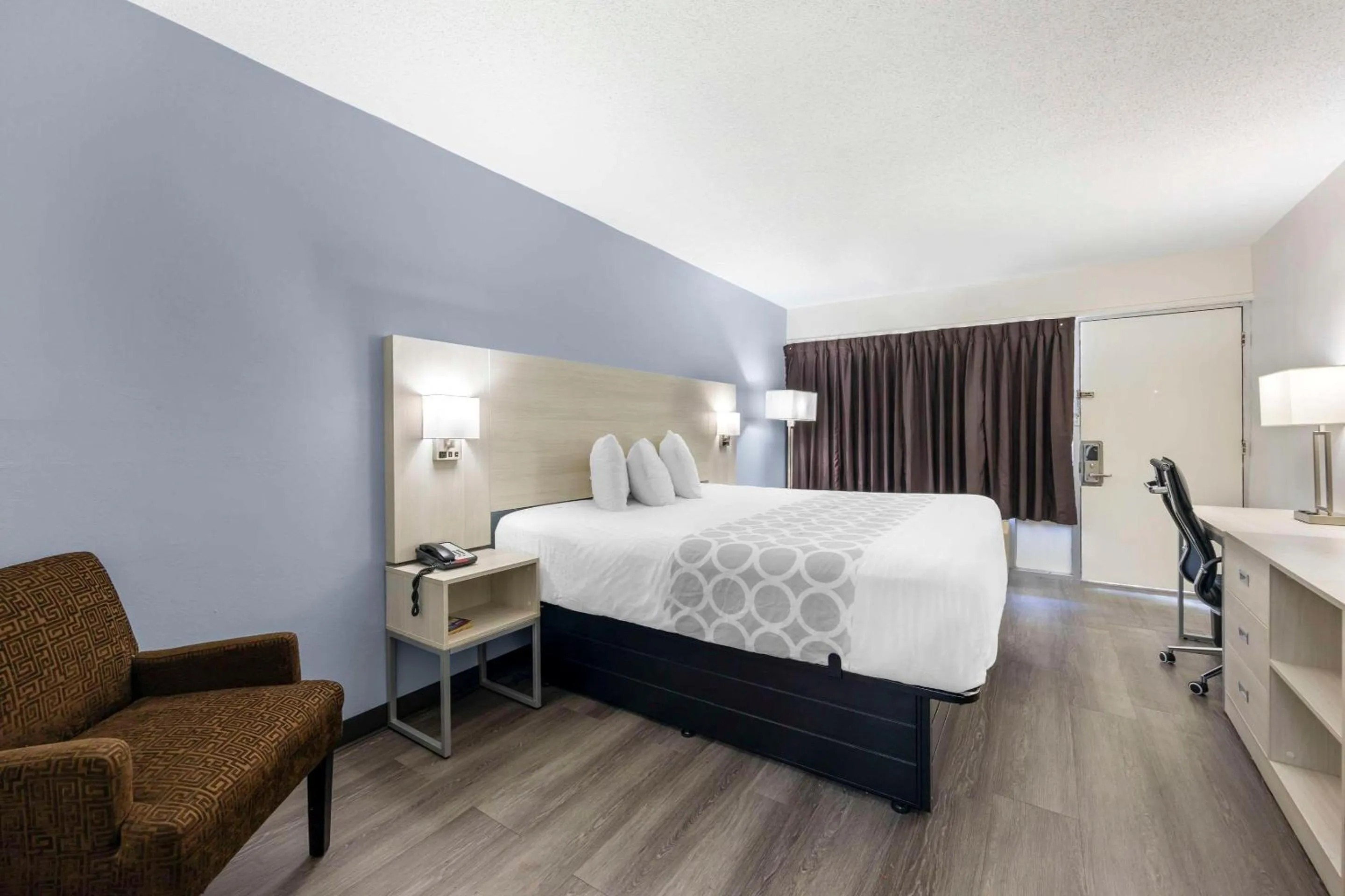 Bedroom, Bed in Suburban Studios Cookeville