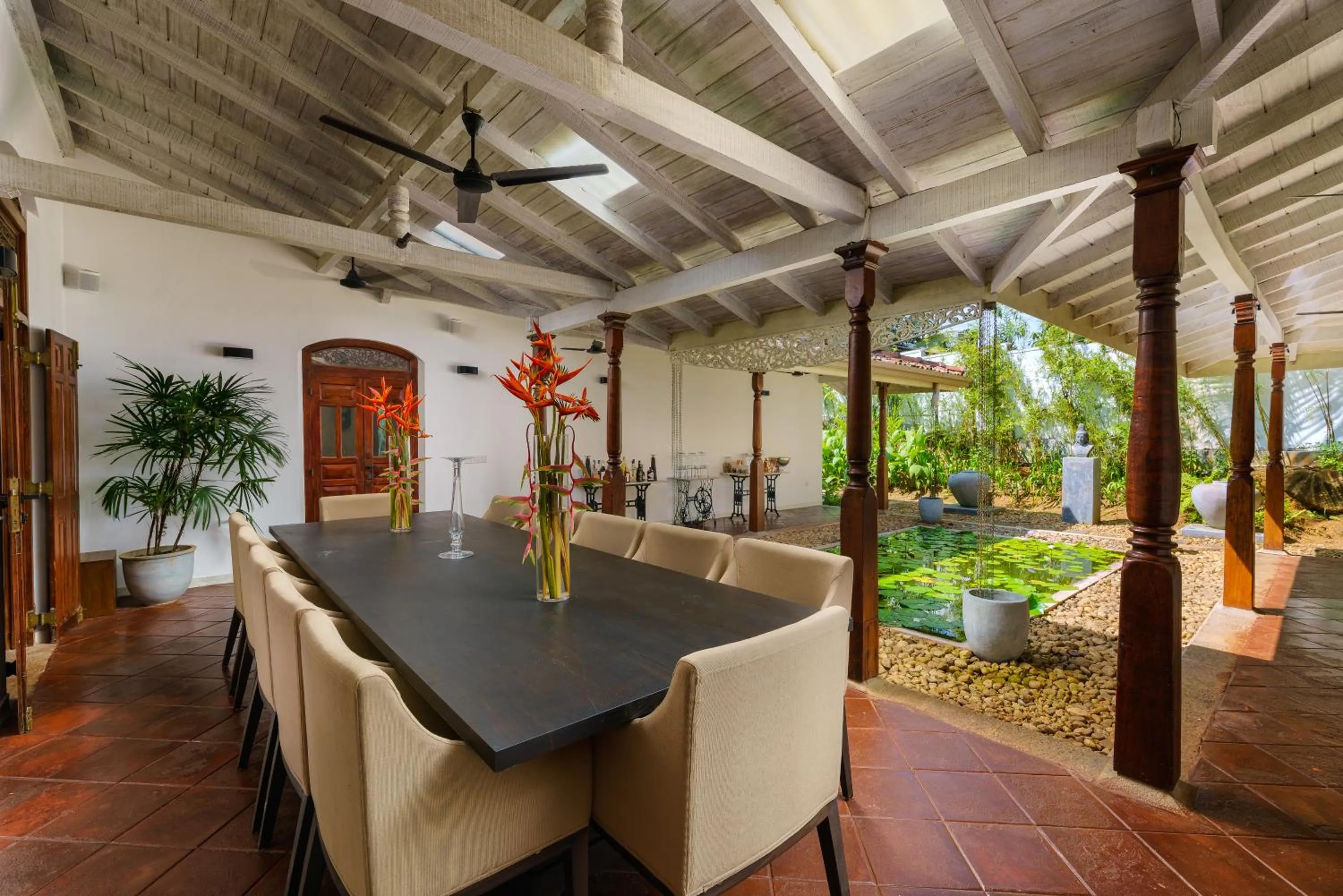 Restaurant/places to eat in JH Villa