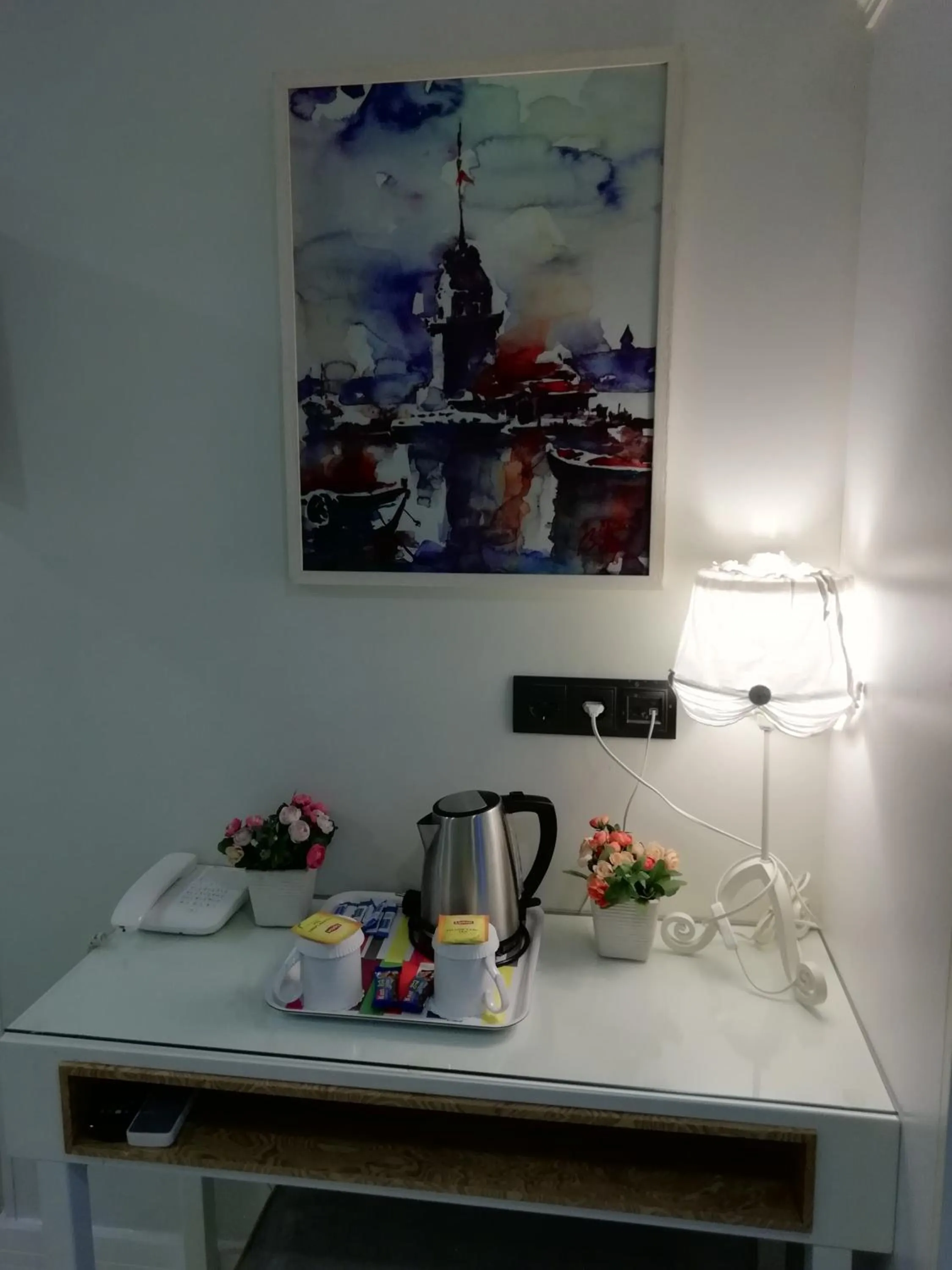 Coffee/tea facilities in Just Inn Hotel