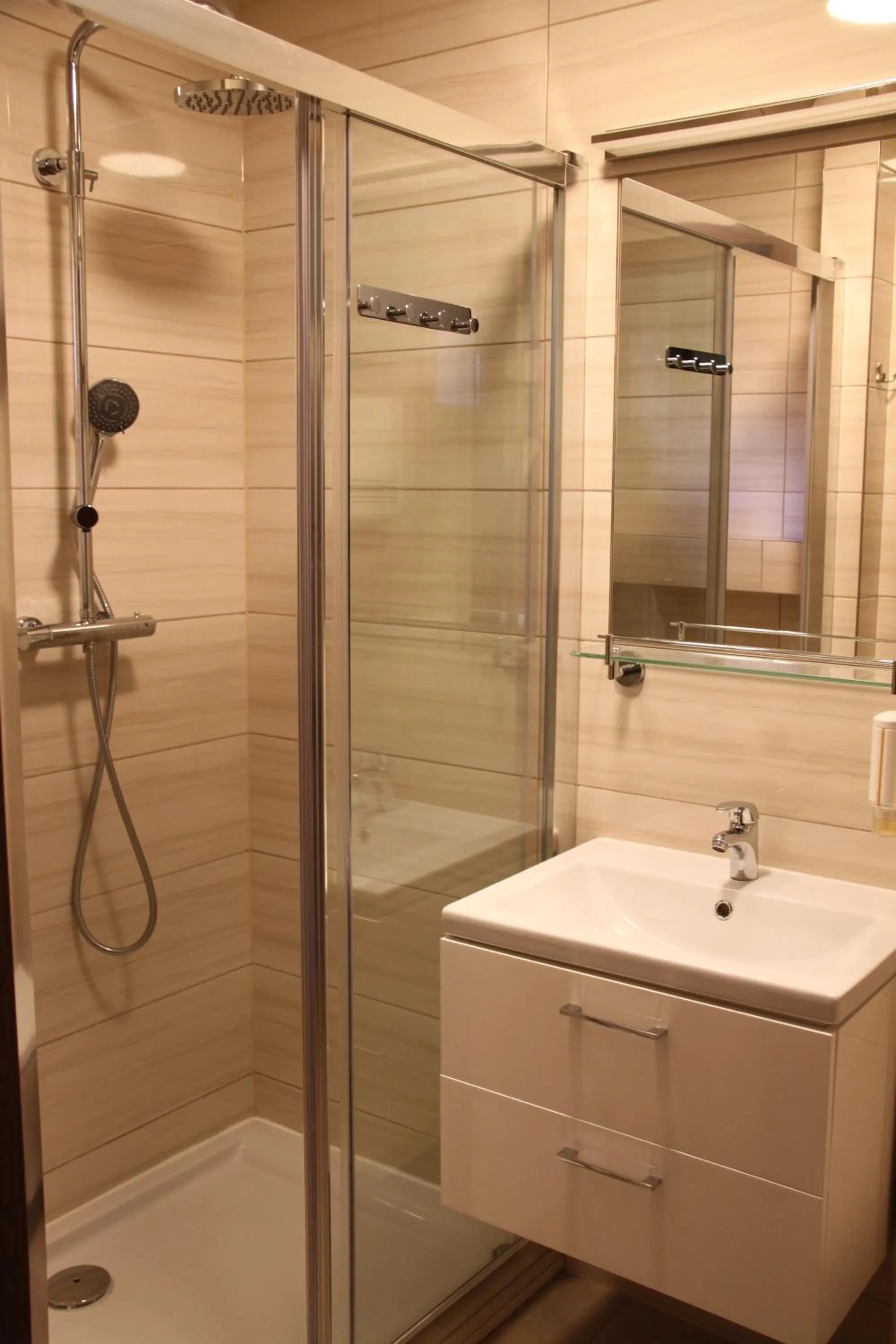 Hotel Zielony & OW Borowik & Pensjonat Manhattan - Centrum Rekreacji i Wypoczynku GASTROTUR