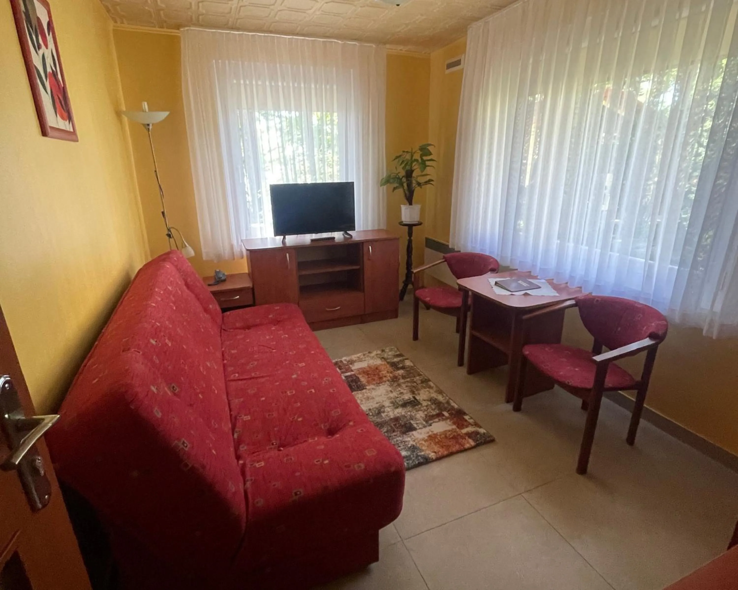 Hotel Zielony & OW Borowik & Pensjonat Manhattan - Centrum Rekreacji i Wypoczynku GASTROTUR