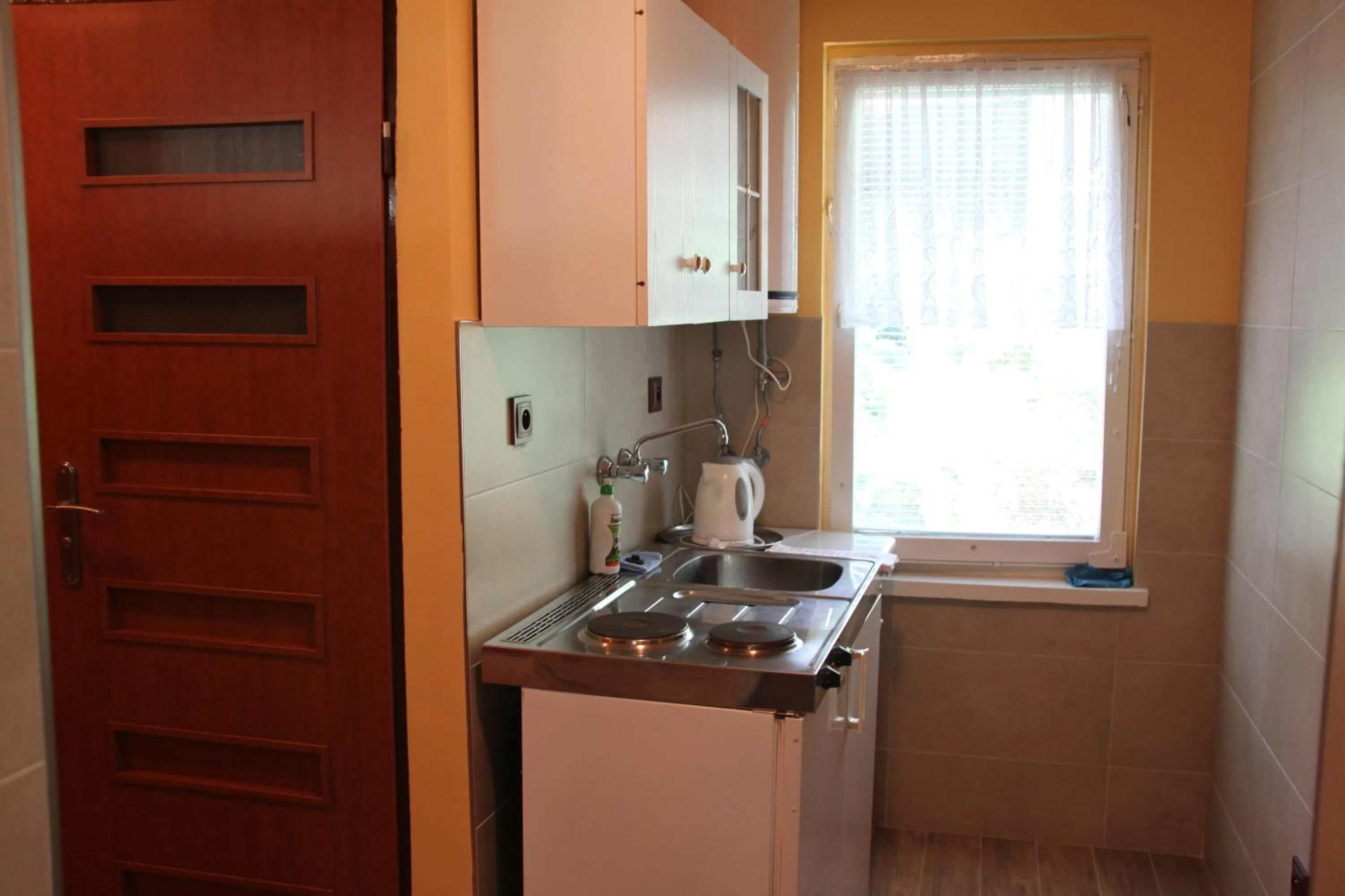 Kitchen or kitchenette in Hotel Zielony & OW Borowik & Pensjonat Manhattan - Centrum Rekreacji i Wypoczynku GASTROTUR