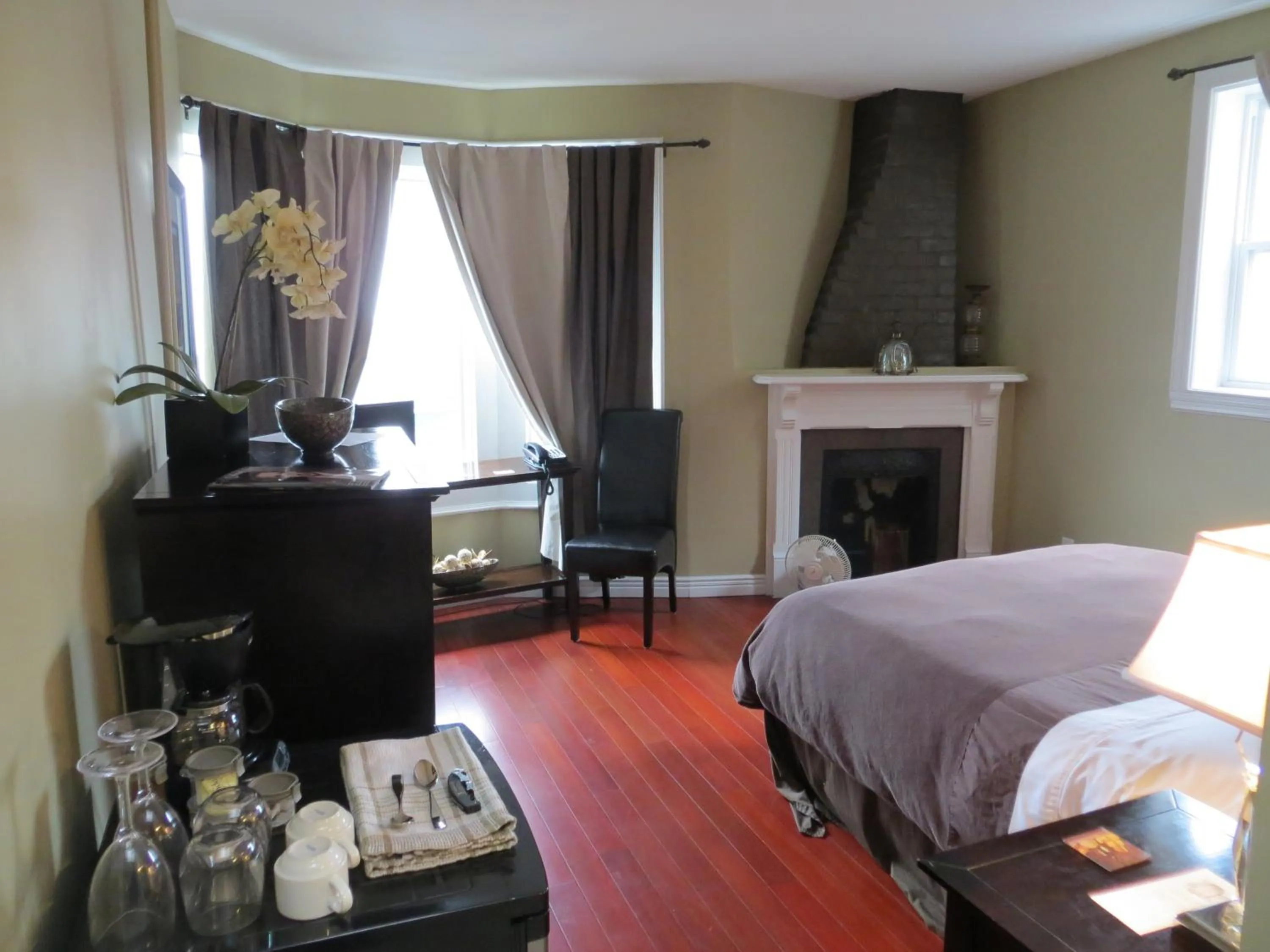 Photo of the whole room, Bed in The Duckworth Inn