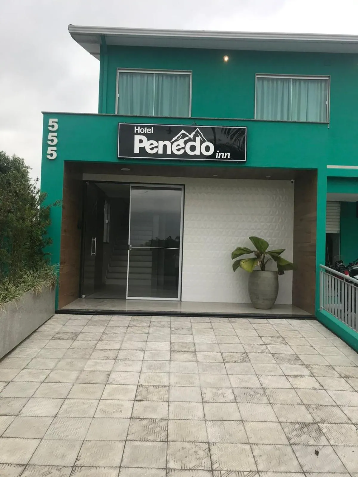 Property building in Hotel Penedo Inn