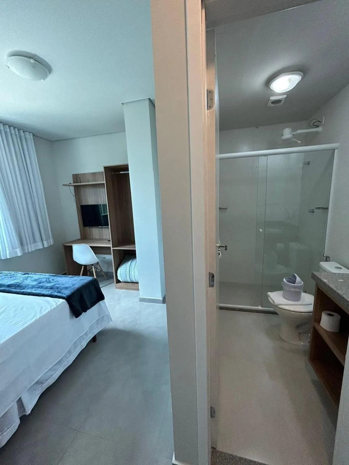 Shower, Bed in Hotel Penedo Inn