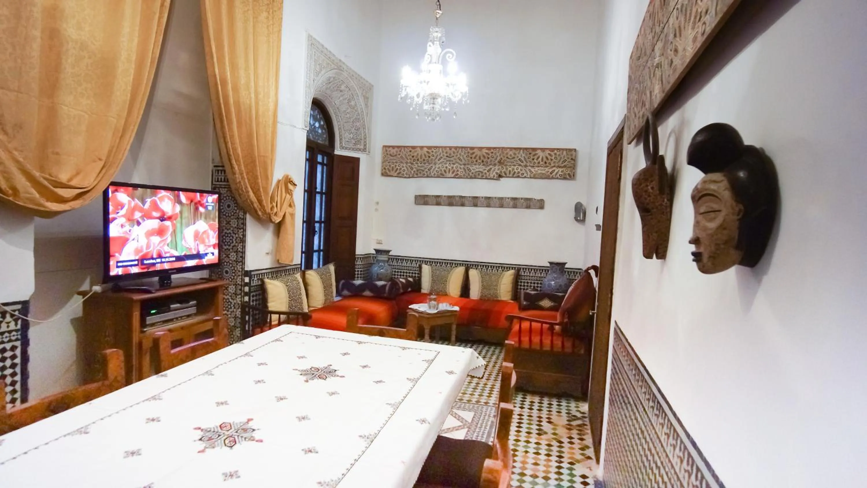 Communal lounge/ TV room, Bed in Riad Fes Palacete