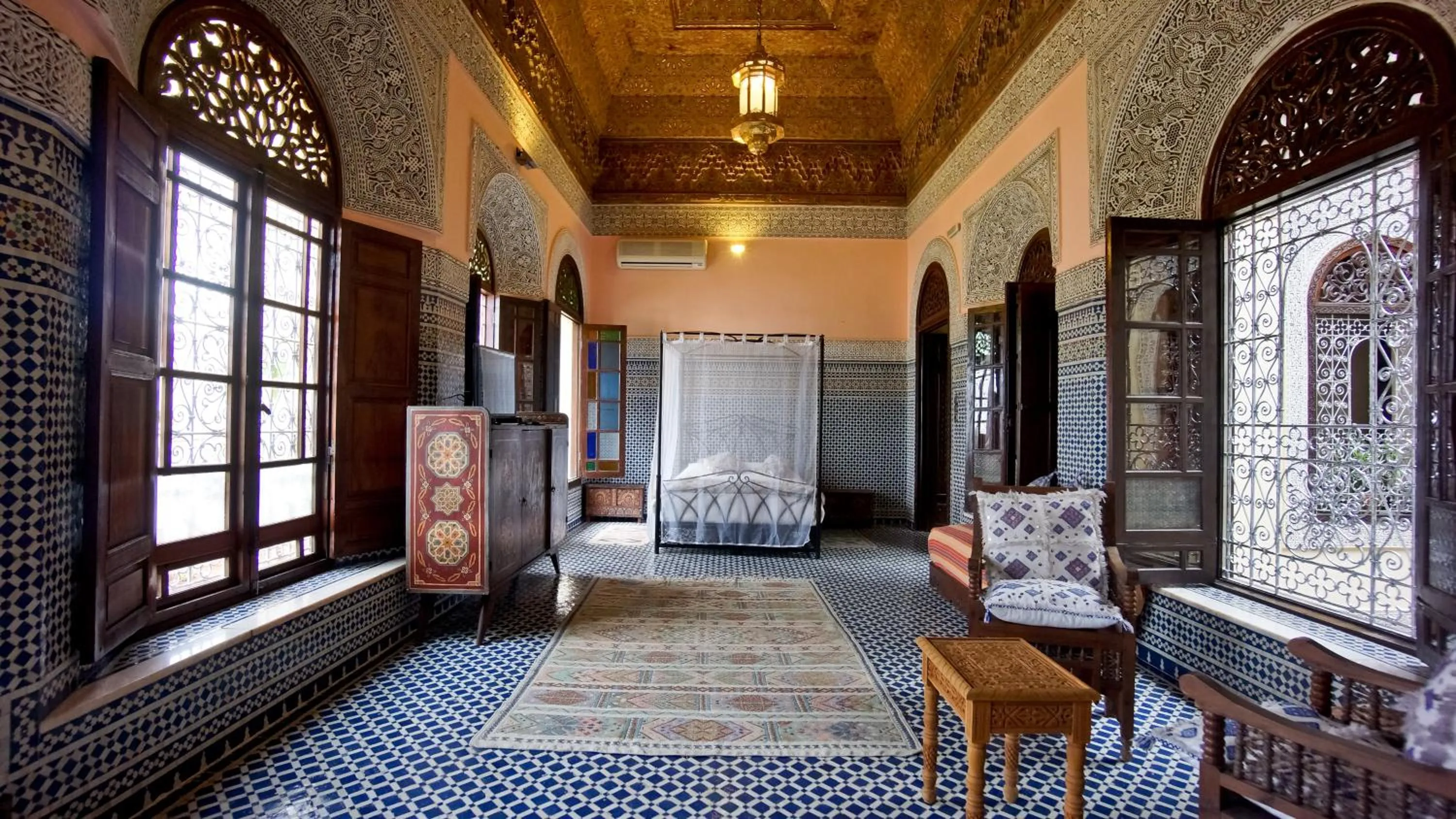 Photo of the whole room, Bed in Riad Fes Palacete