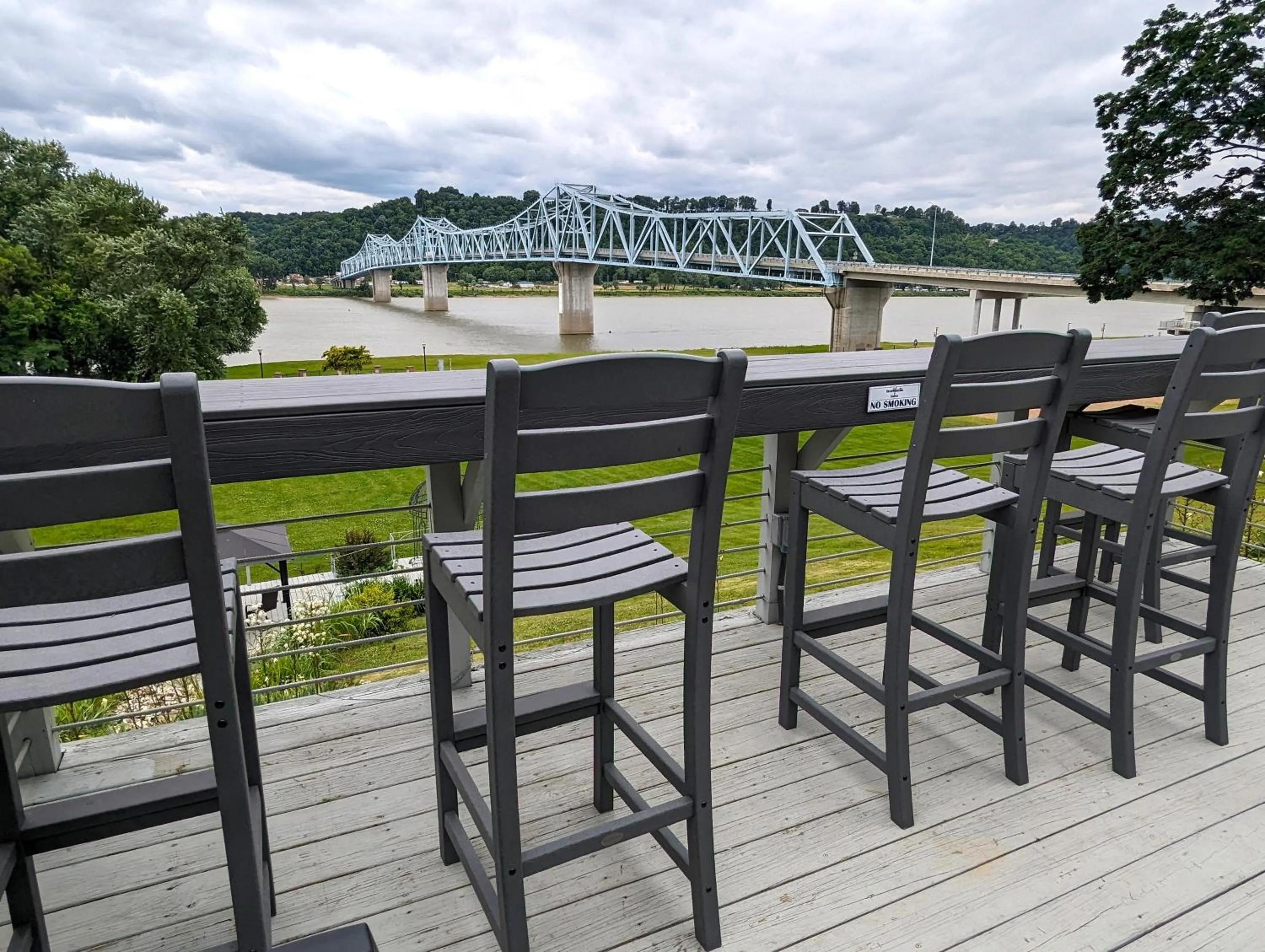 Patio in Riverboat Inn & Suites