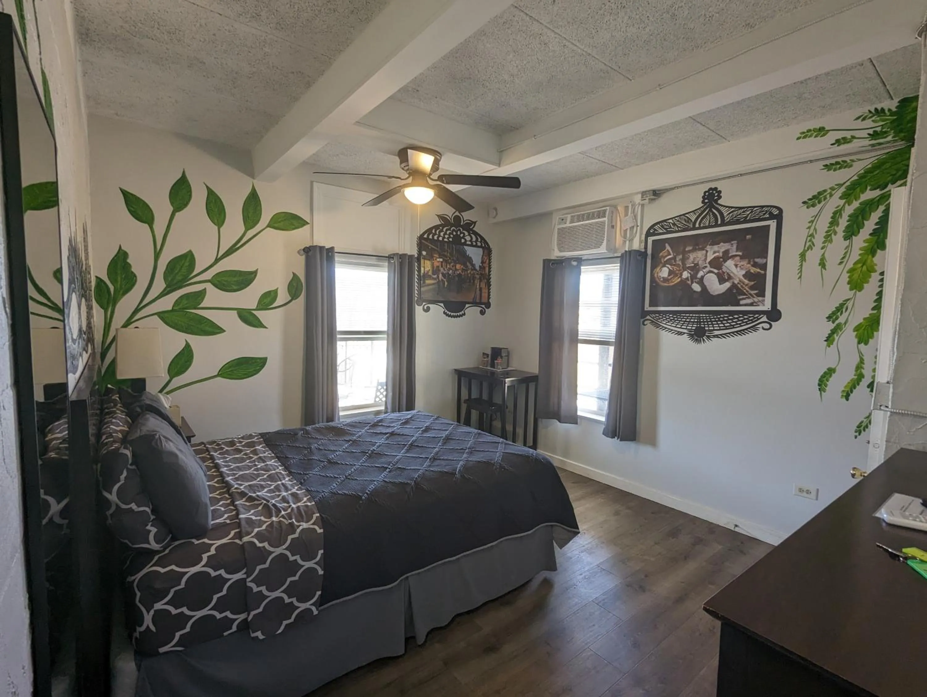 Bed in Riverboat Inn & Suites