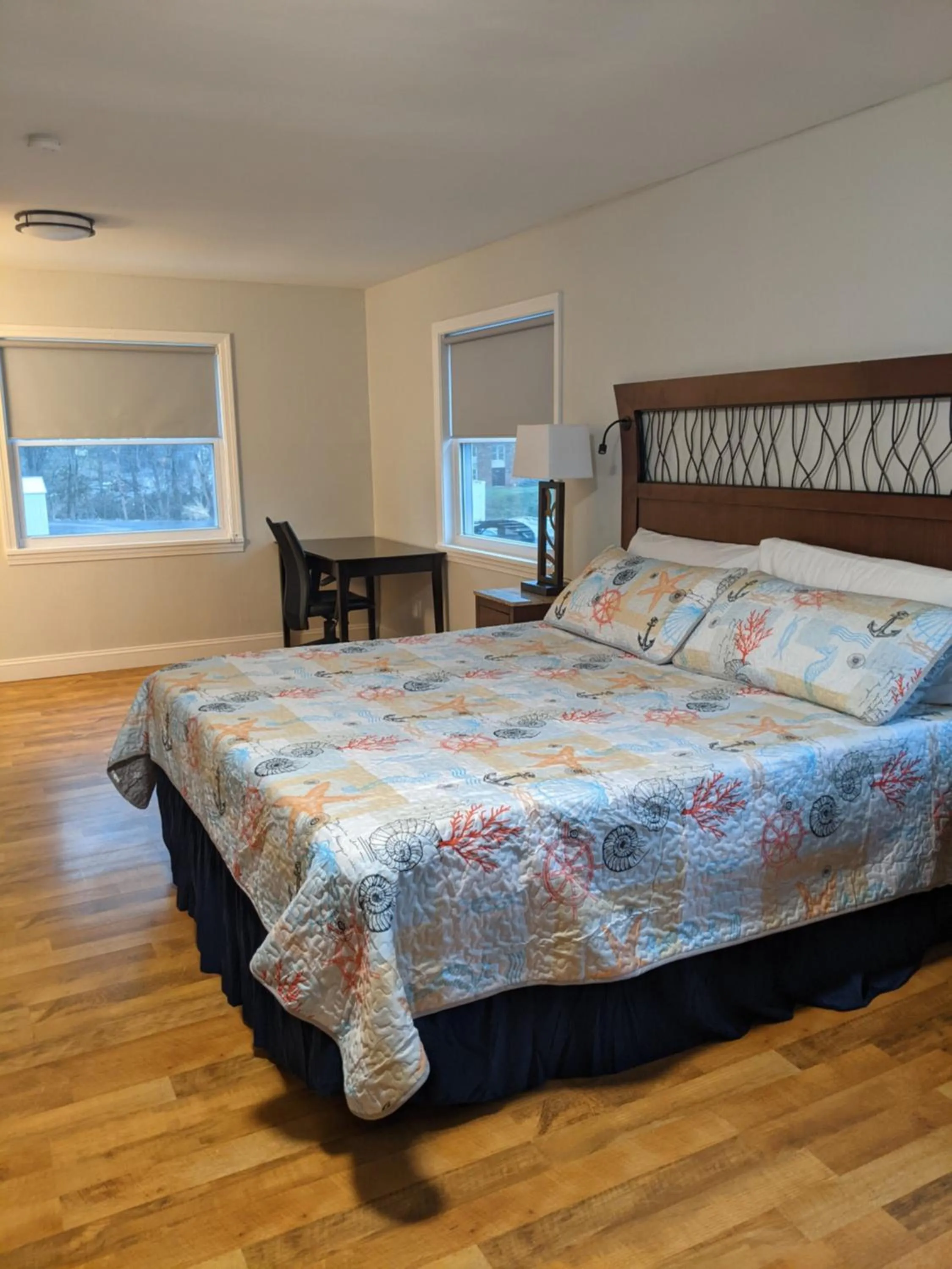 Bed in Riverboat Inn & Suites