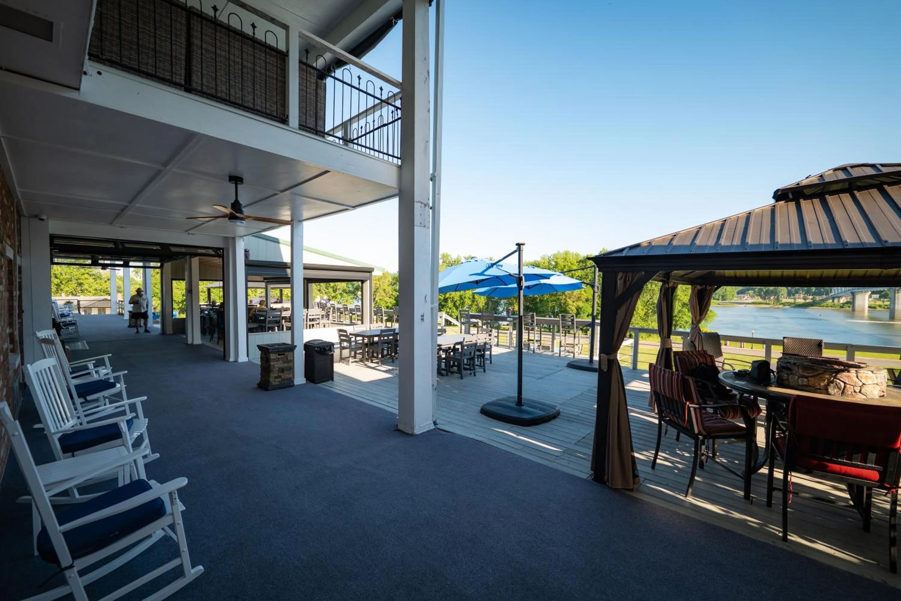 Patio in Riverboat Inn & Suites