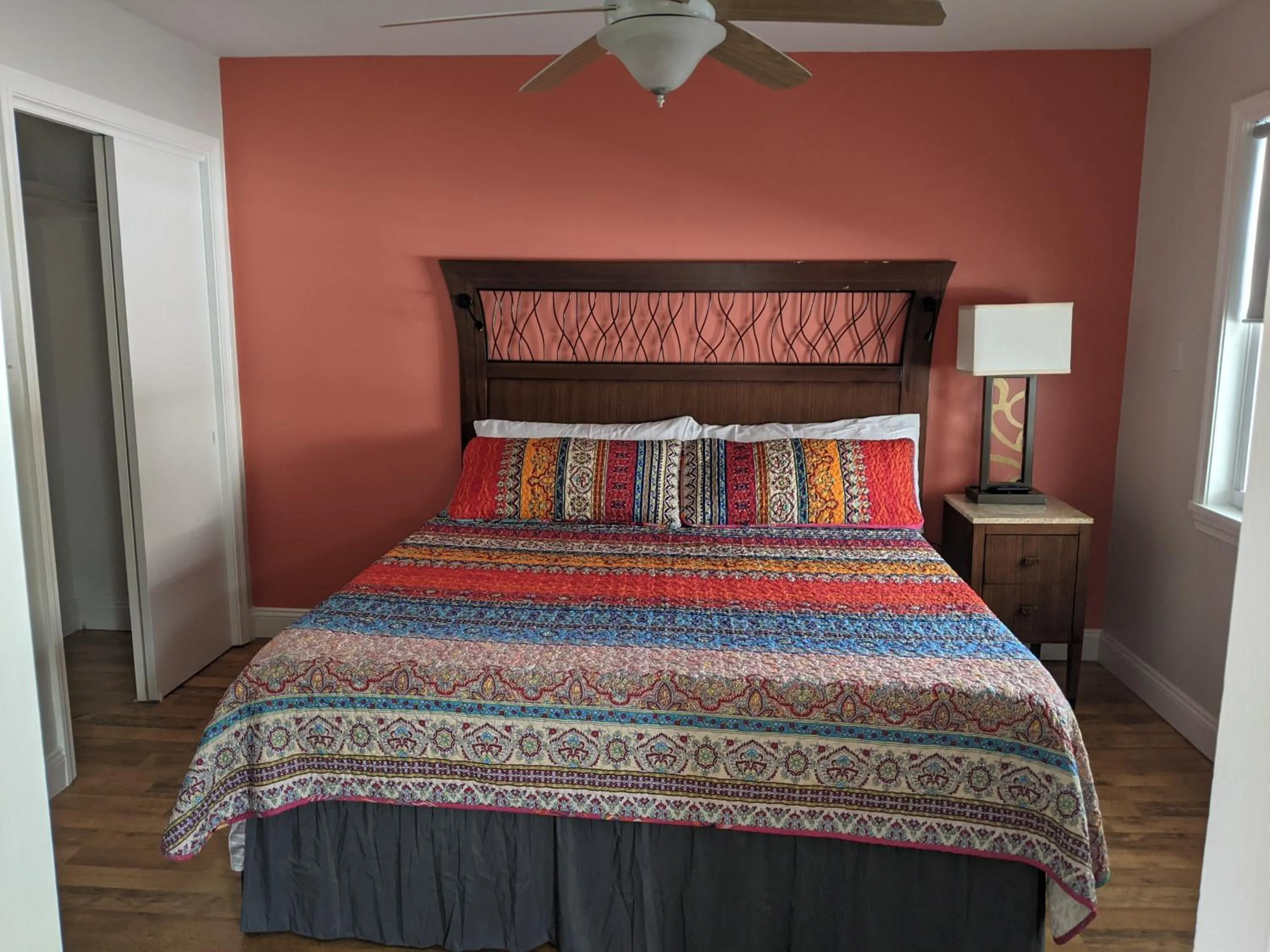 Bed in Riverboat Inn & Suites