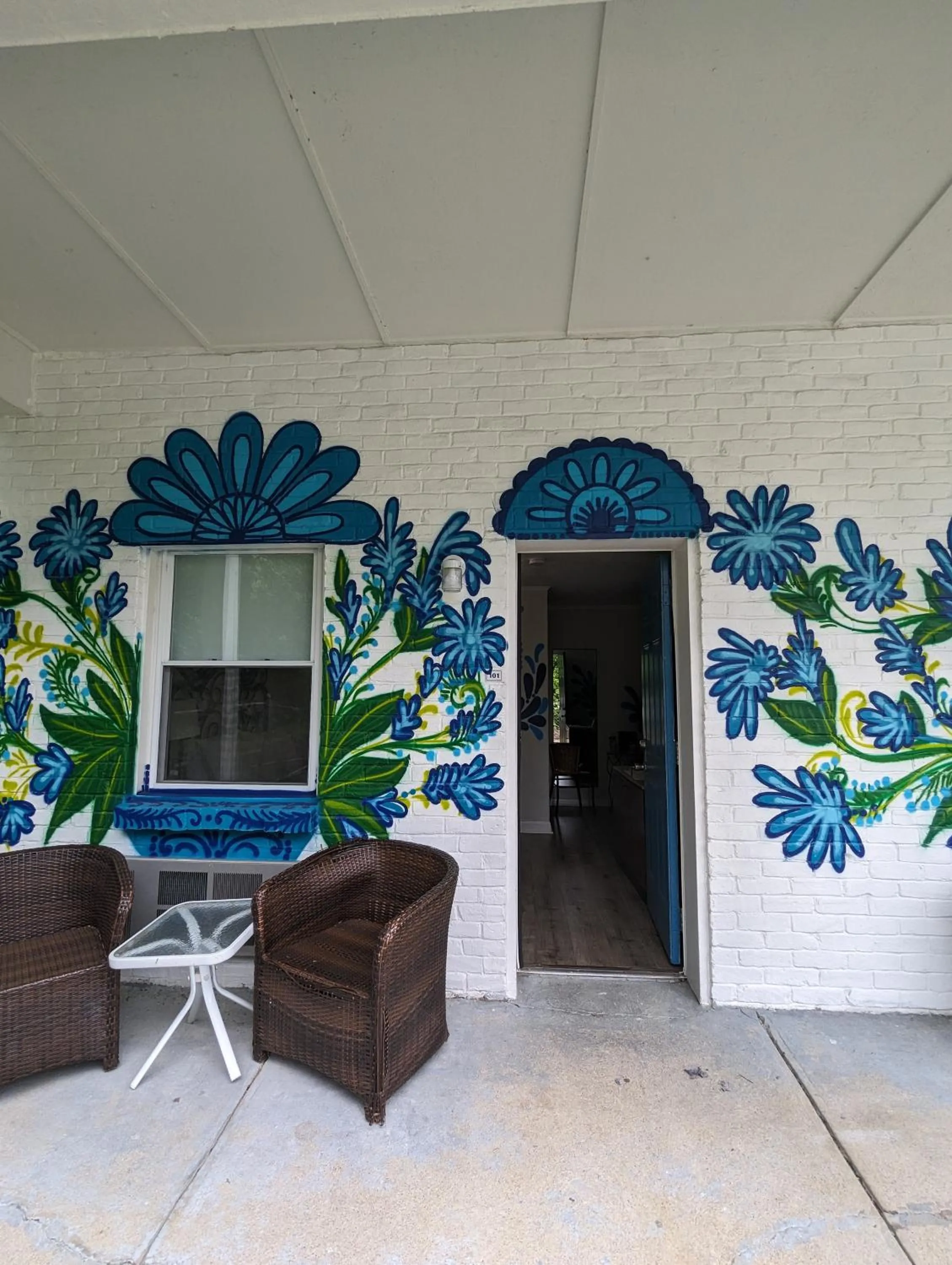 Riverboat Inn & Suites