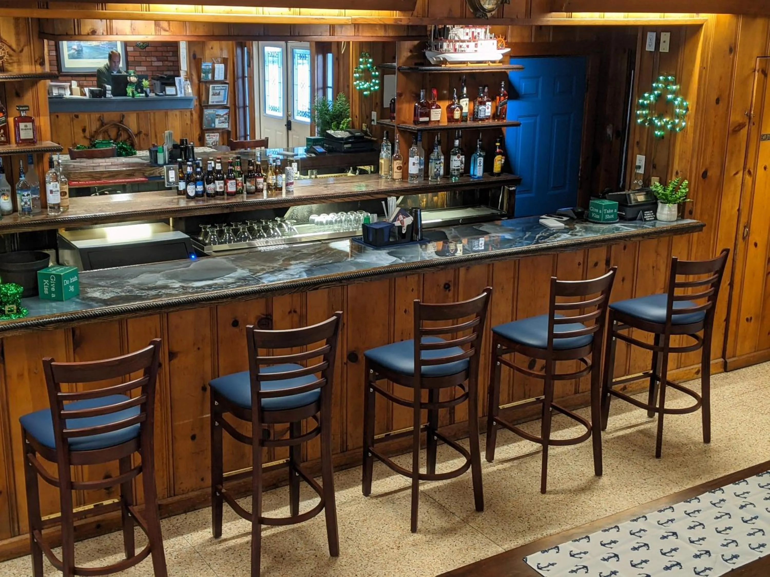 Lounge or bar in Riverboat Inn & Suites