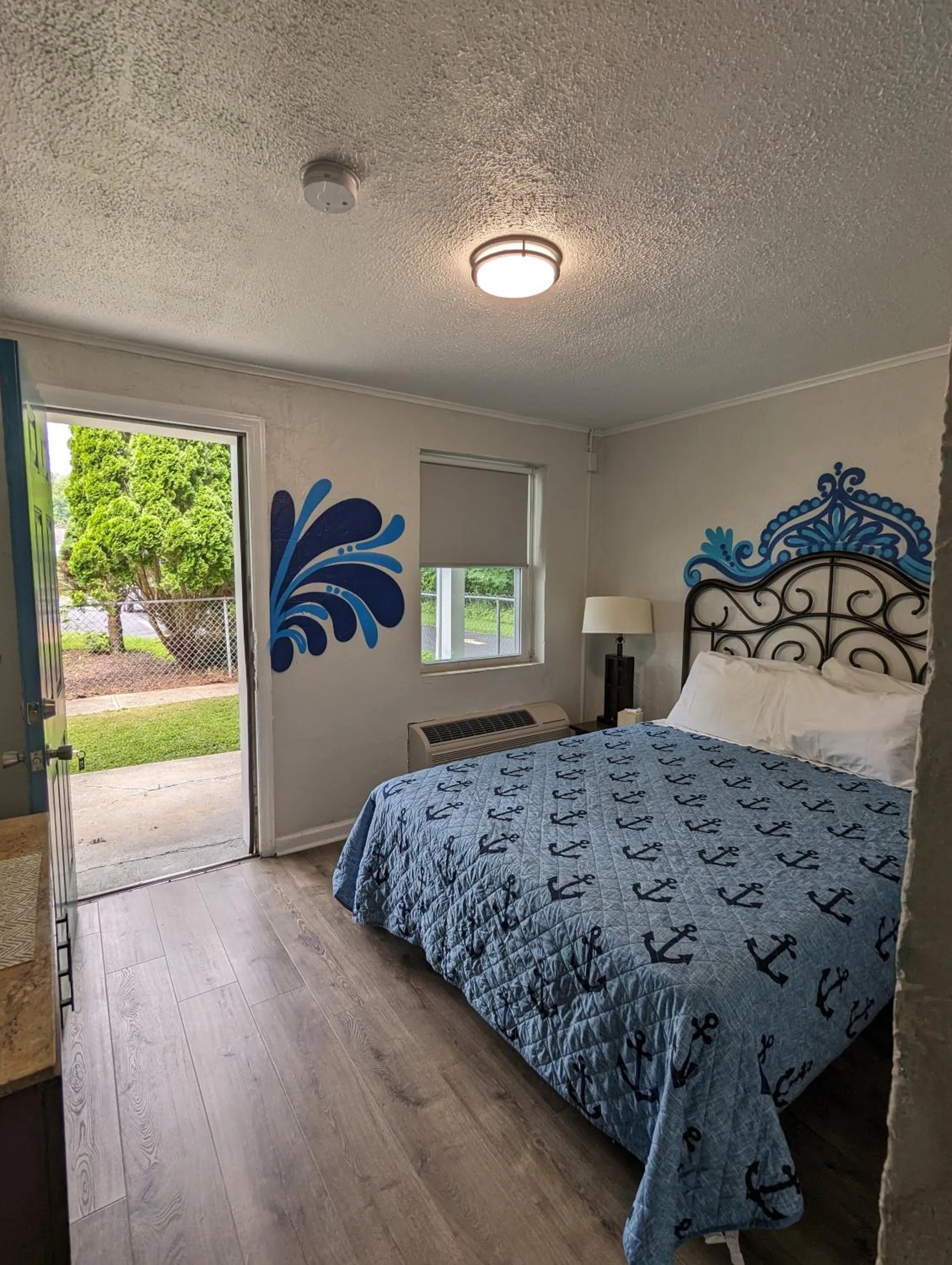 Bed in Riverboat Inn & Suites