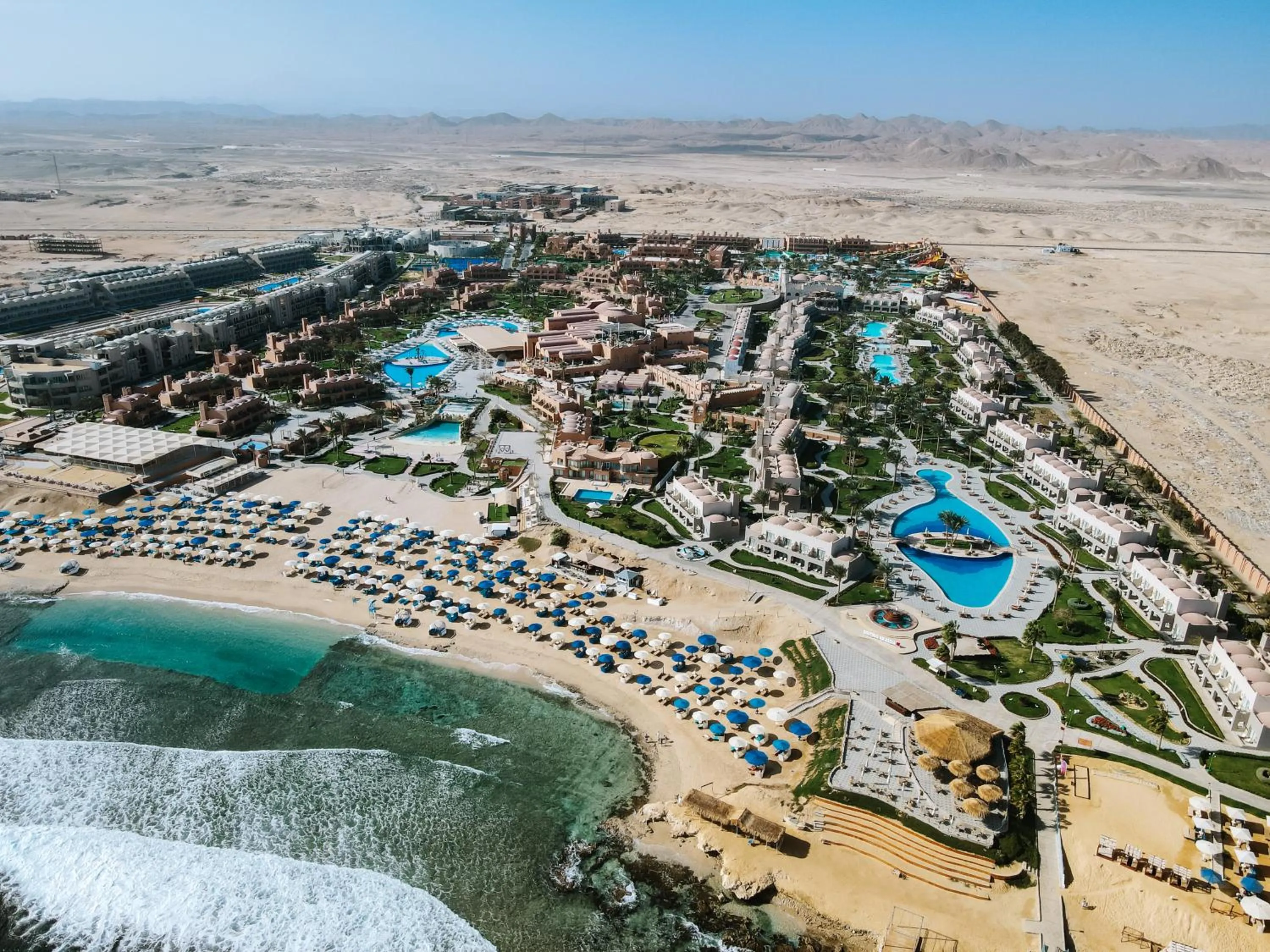 Property building in Sentido Akassia Beach