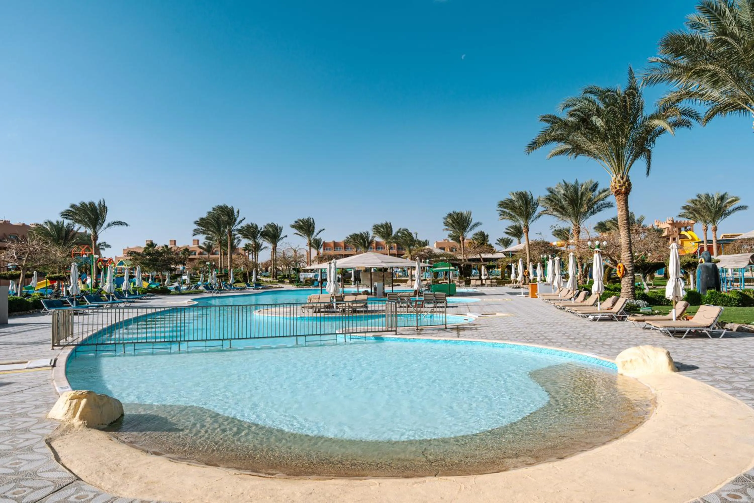 Swimming pool in Sentido Akassia Beach
