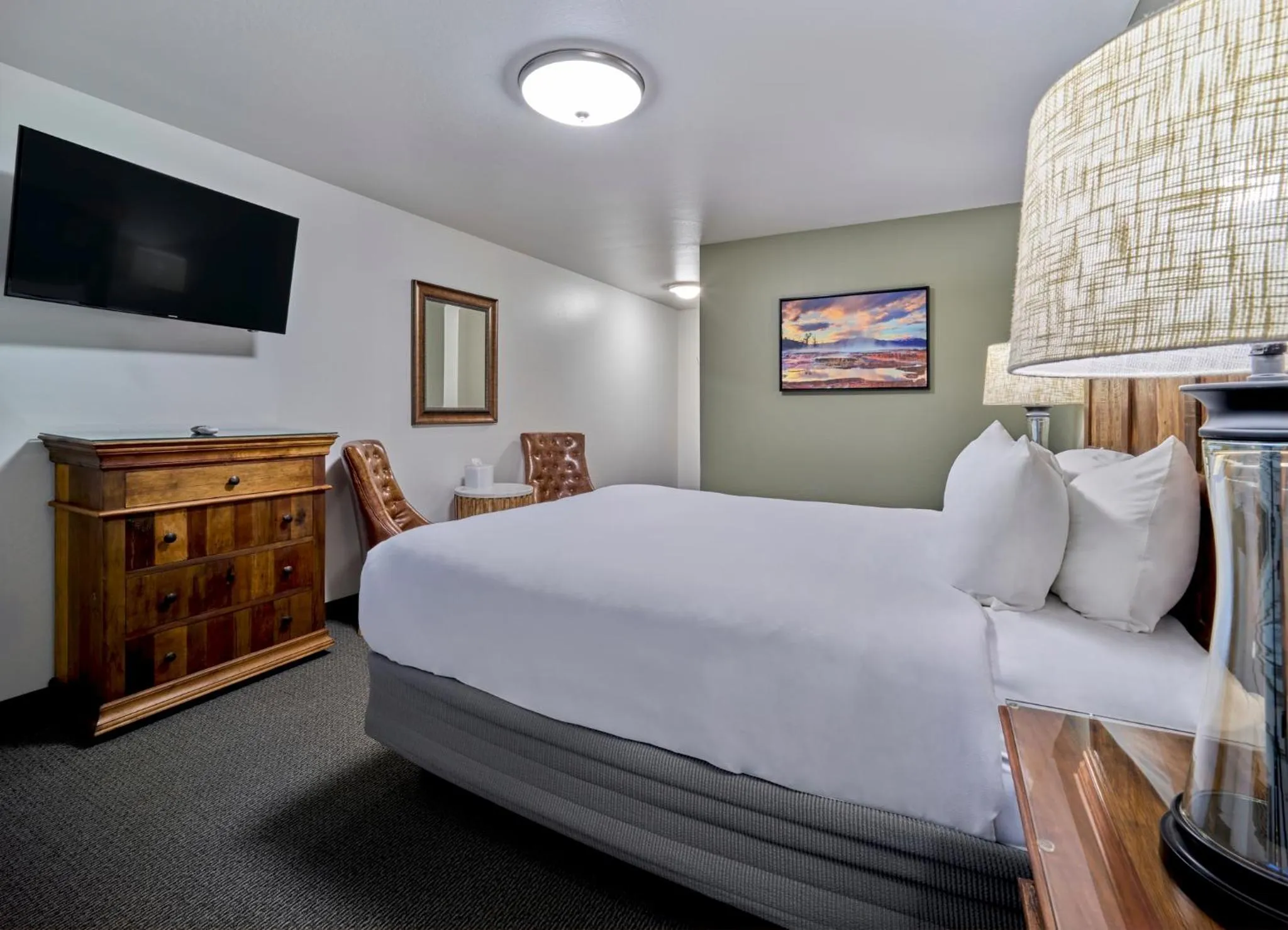 Bed in Roosevelt Hotel & Cabins - Yellowstone