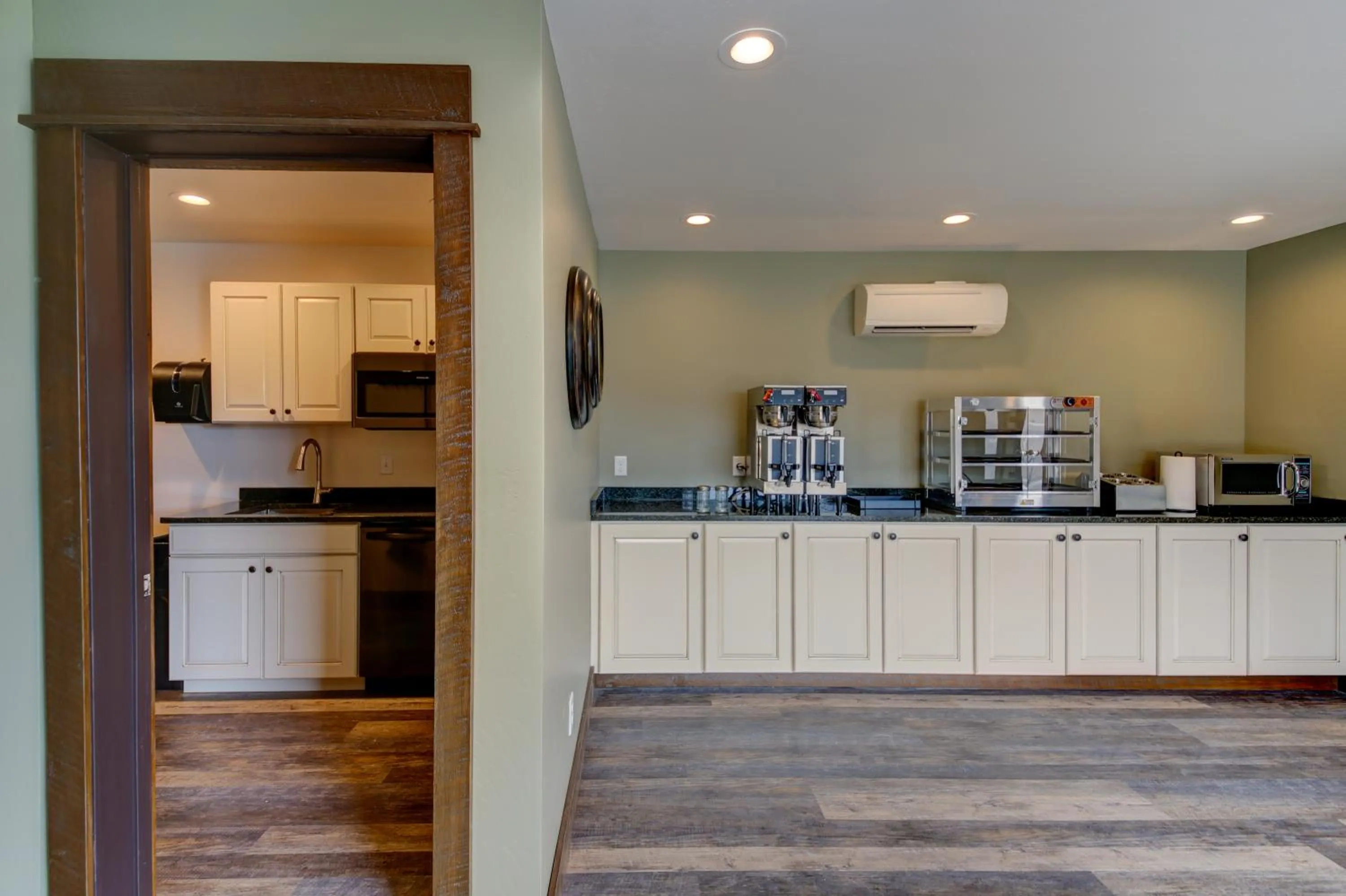 Coffee/tea facilities in Roosevelt Hotel - Yellowstone