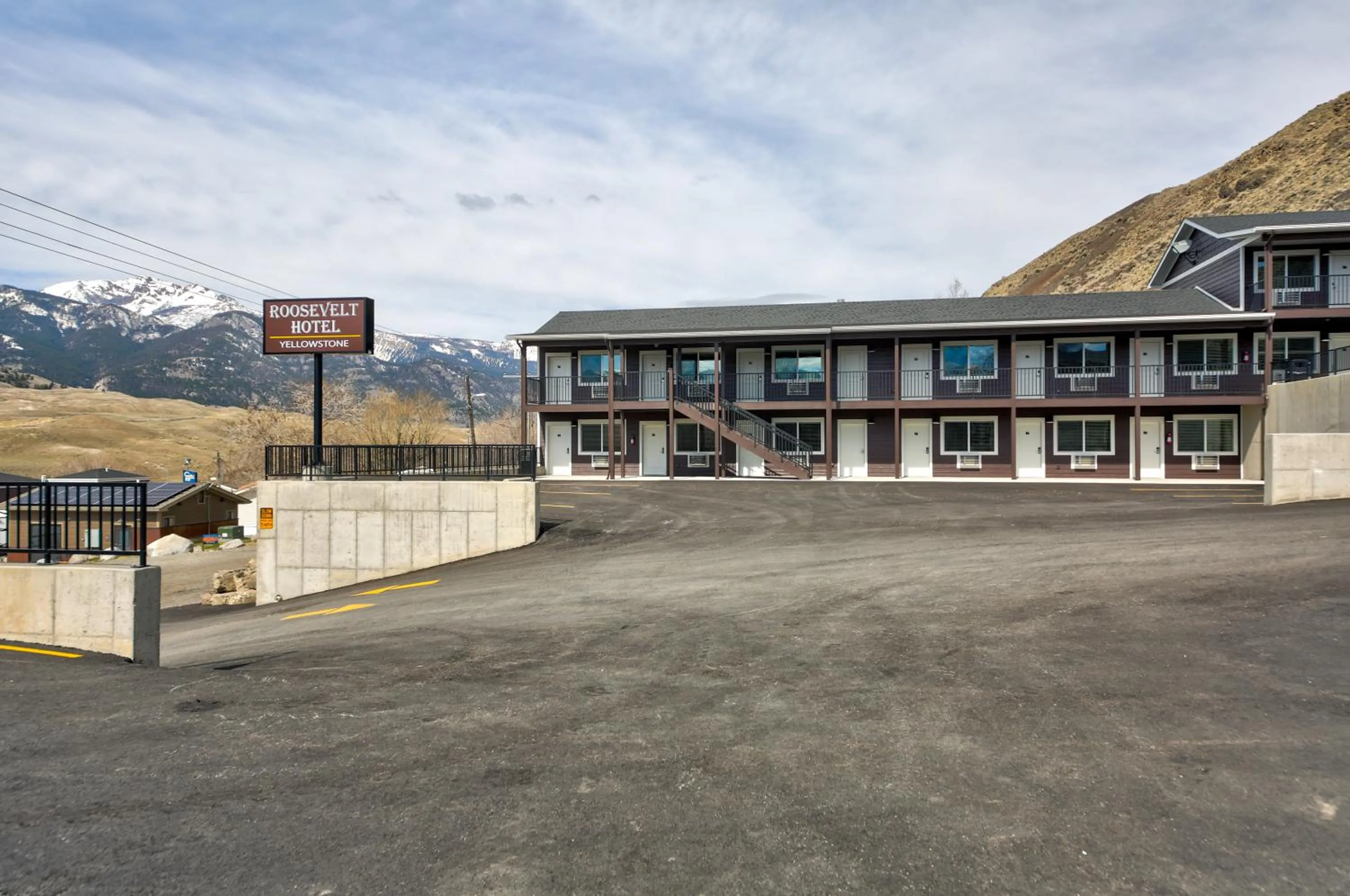 Property building in Roosevelt Hotel - Yellowstone