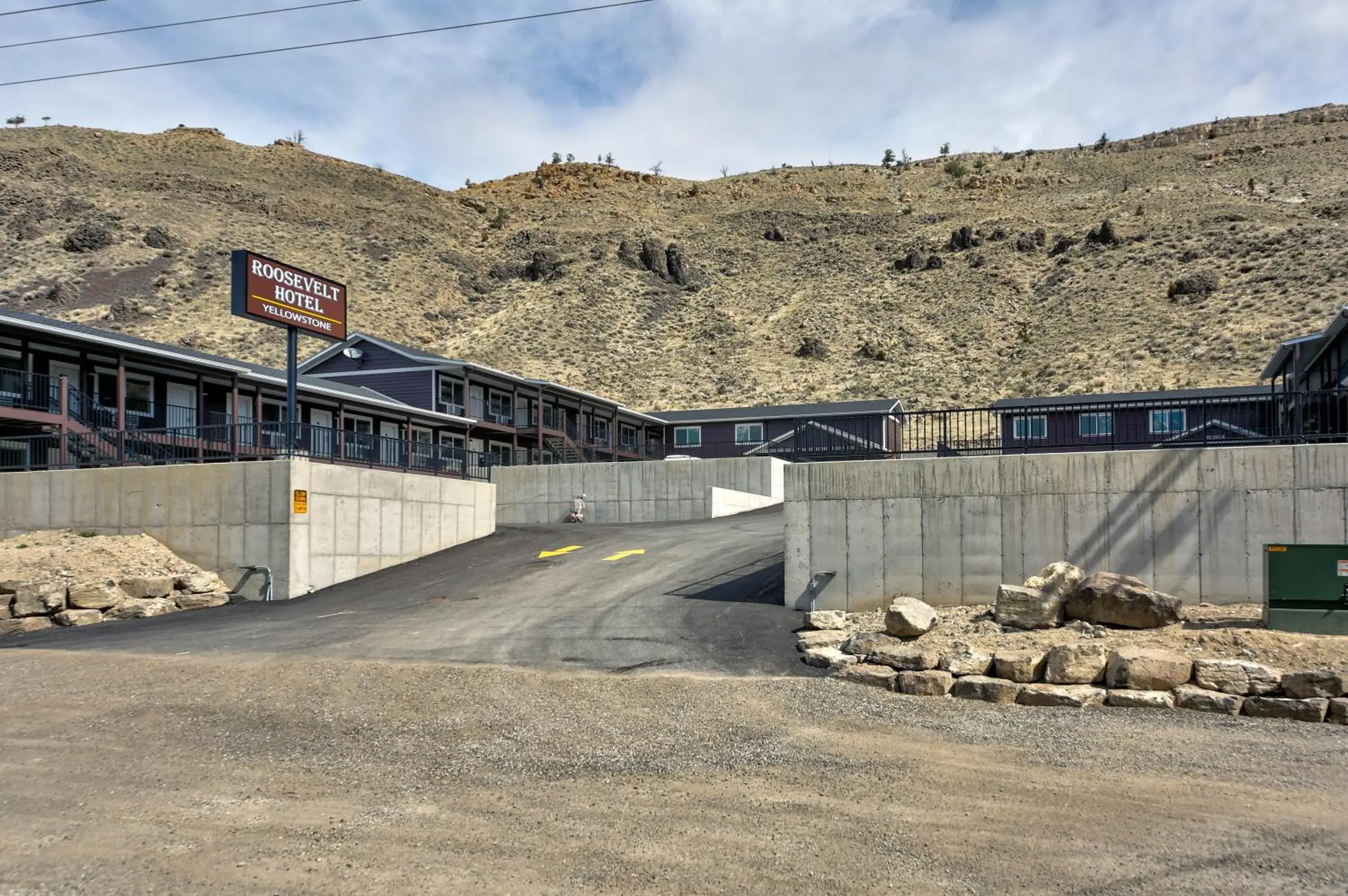 Deluxe King Room in Roosevelt Hotel - Yellowstone Deluxe King Room in Roosevelt Hotel - Yellowstone
