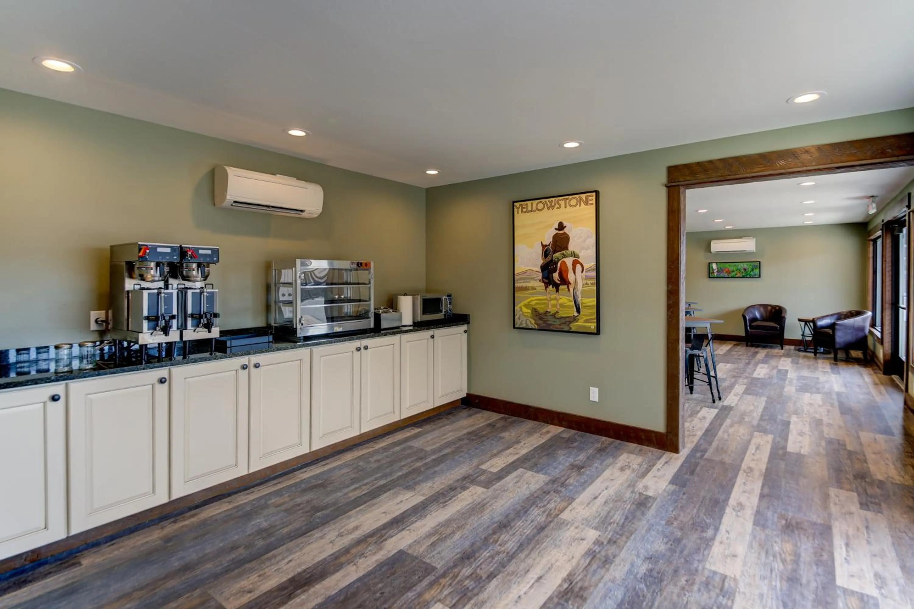 Coffee/tea facilities in Roosevelt Hotel - Yellowstone