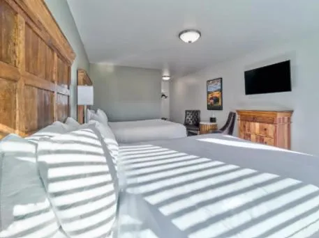 Bed in Roosevelt Hotel - Yellowstone