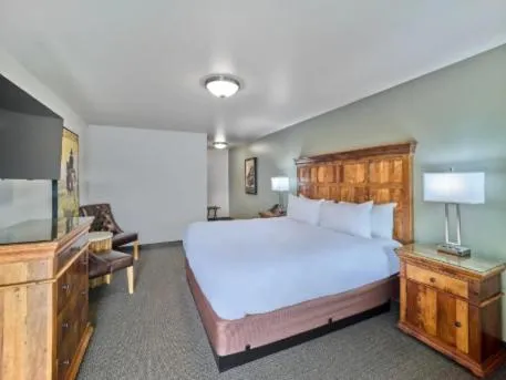 Bed in Roosevelt Hotel - Yellowstone