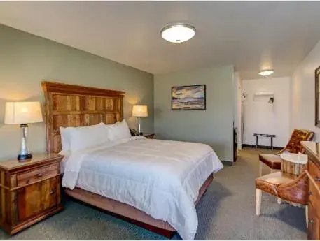 King Room - single occupancy - Disability Access in Roosevelt Hotel & Cabins - Yellowstone King Room - single occupancy - Disability Access in Roosevelt Hotel & Cabins - Yellowstone