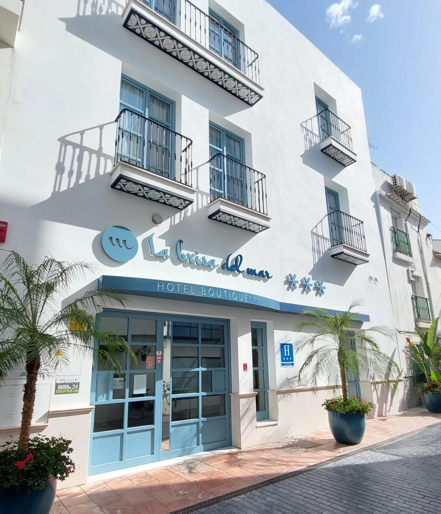 Facade/entrance in Hotel Boutique La Brisa del Mar
