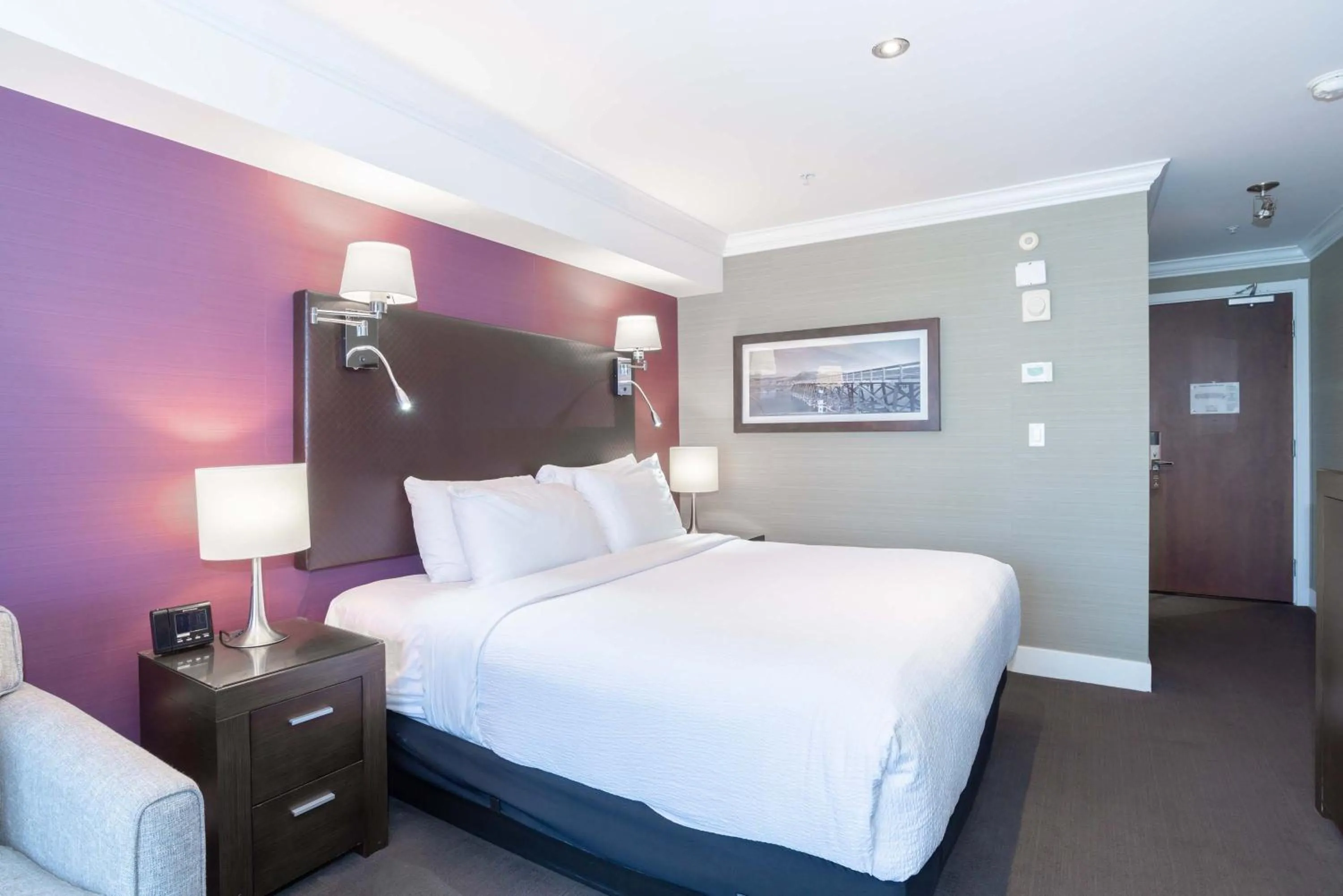 Photo of the whole room, Bed in Sandman Signature Kamloops Hotel