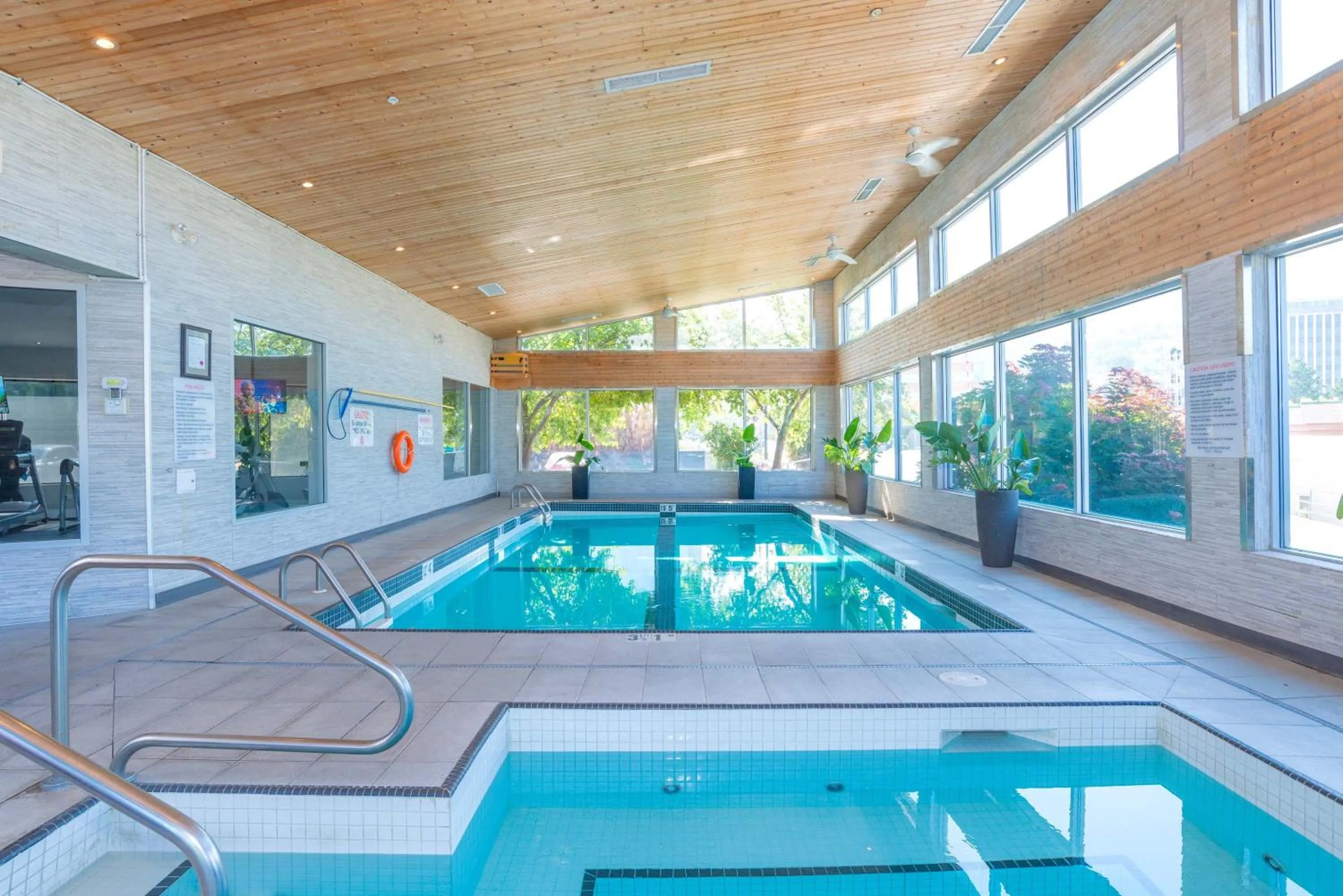 Swimming pool in Sandman Signature Kamloops Hotel