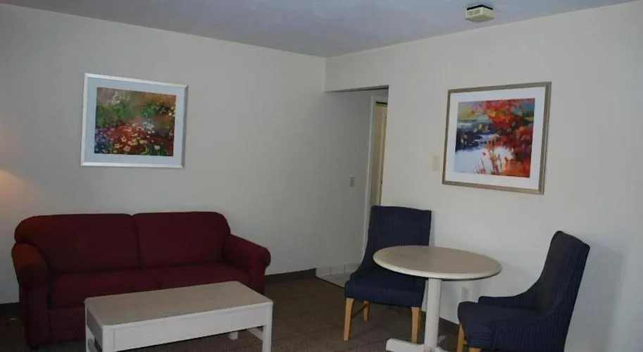 Apartment Lakefront in Clinton Inn & Suites