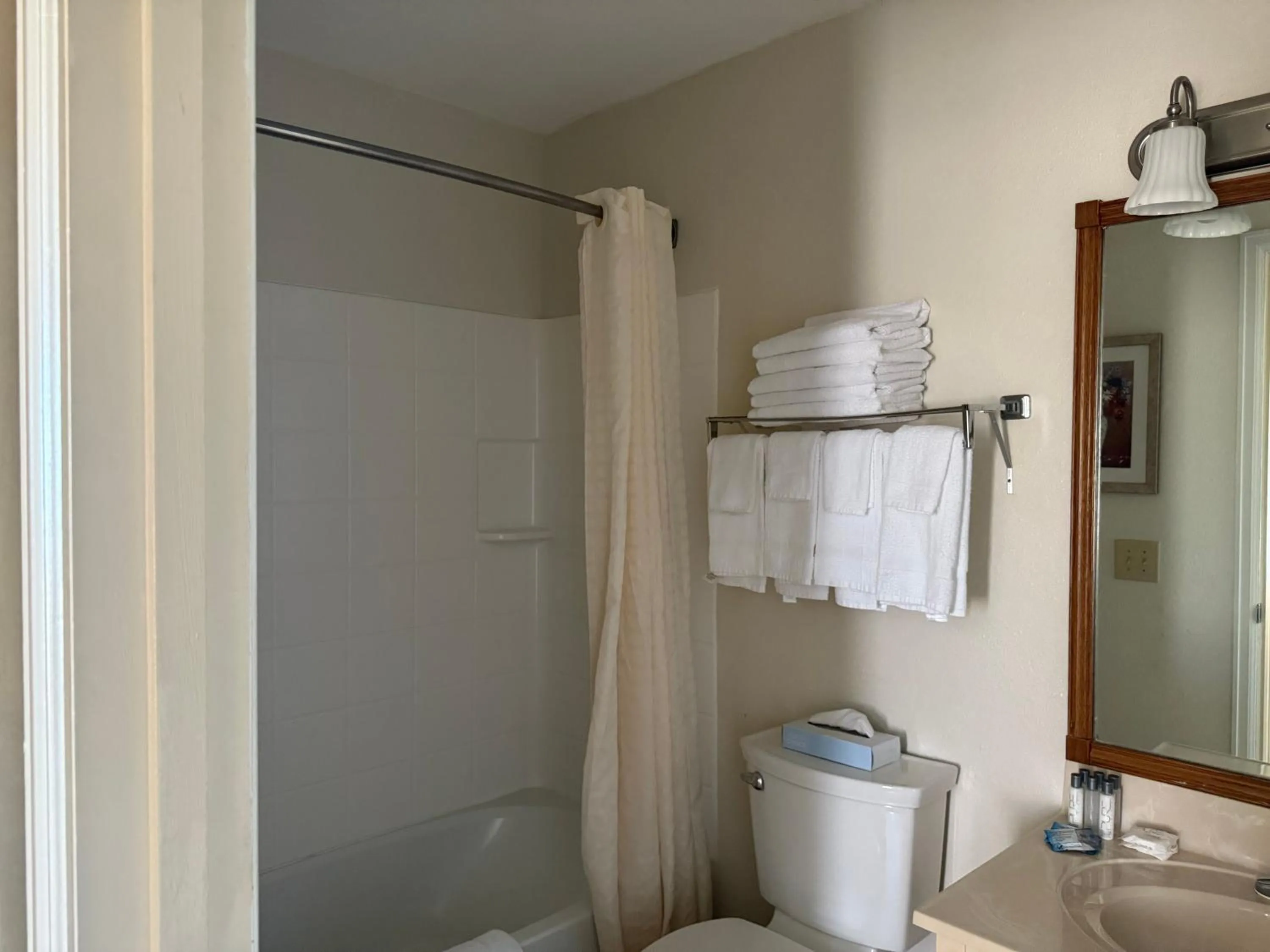 Clinton Inn & Suites