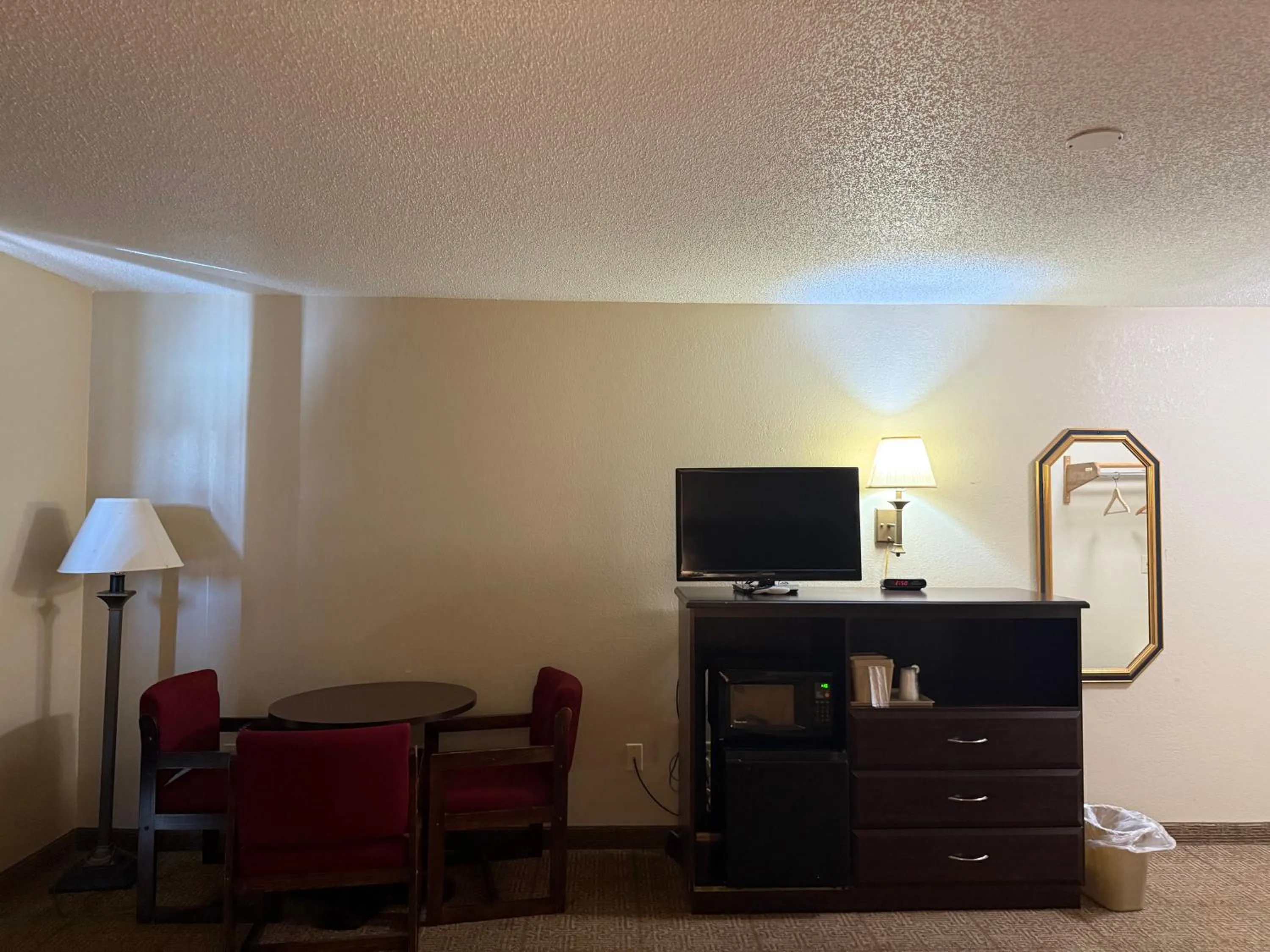 Clinton Inn & Suites