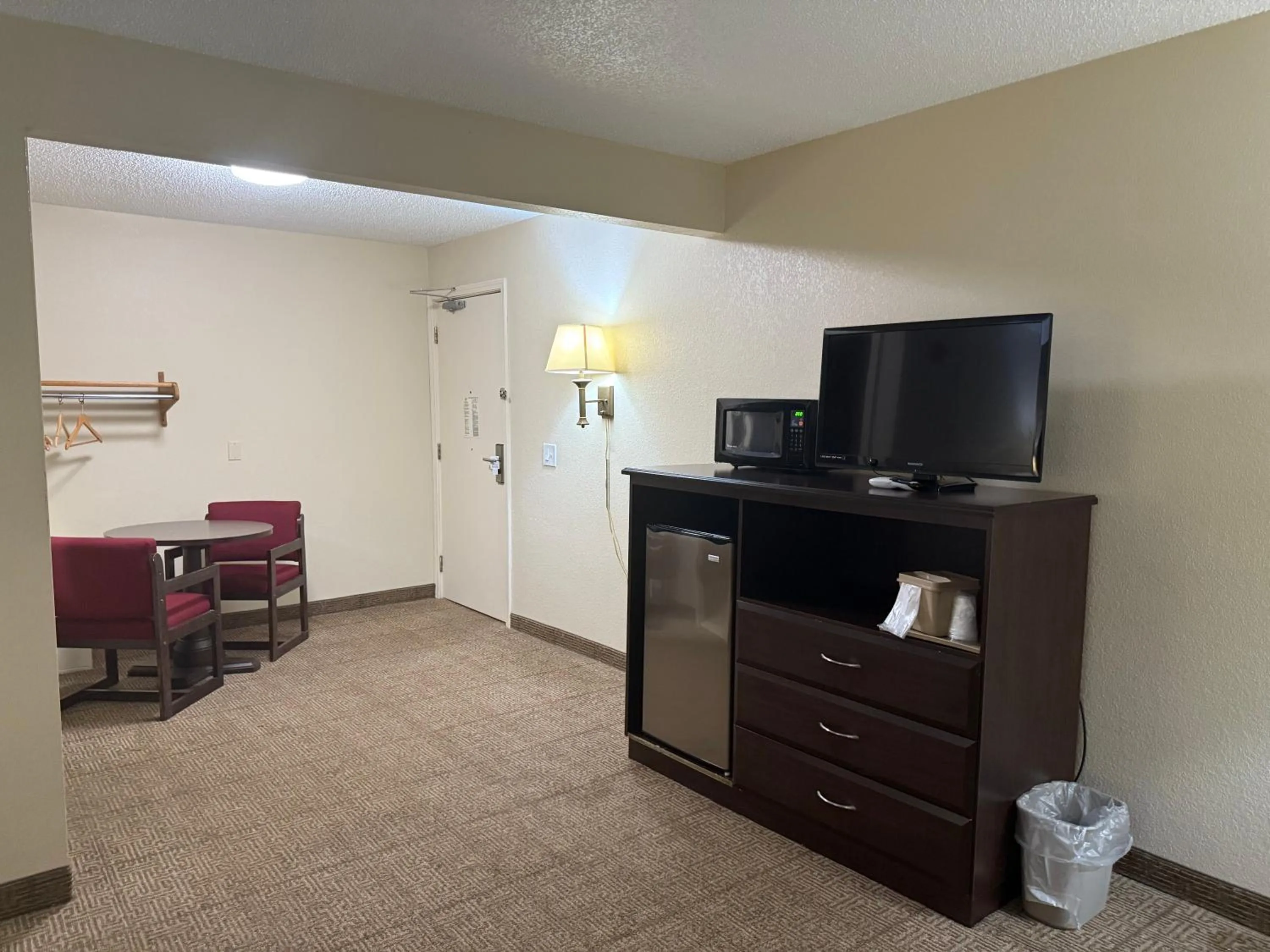 Clinton Inn & Suites