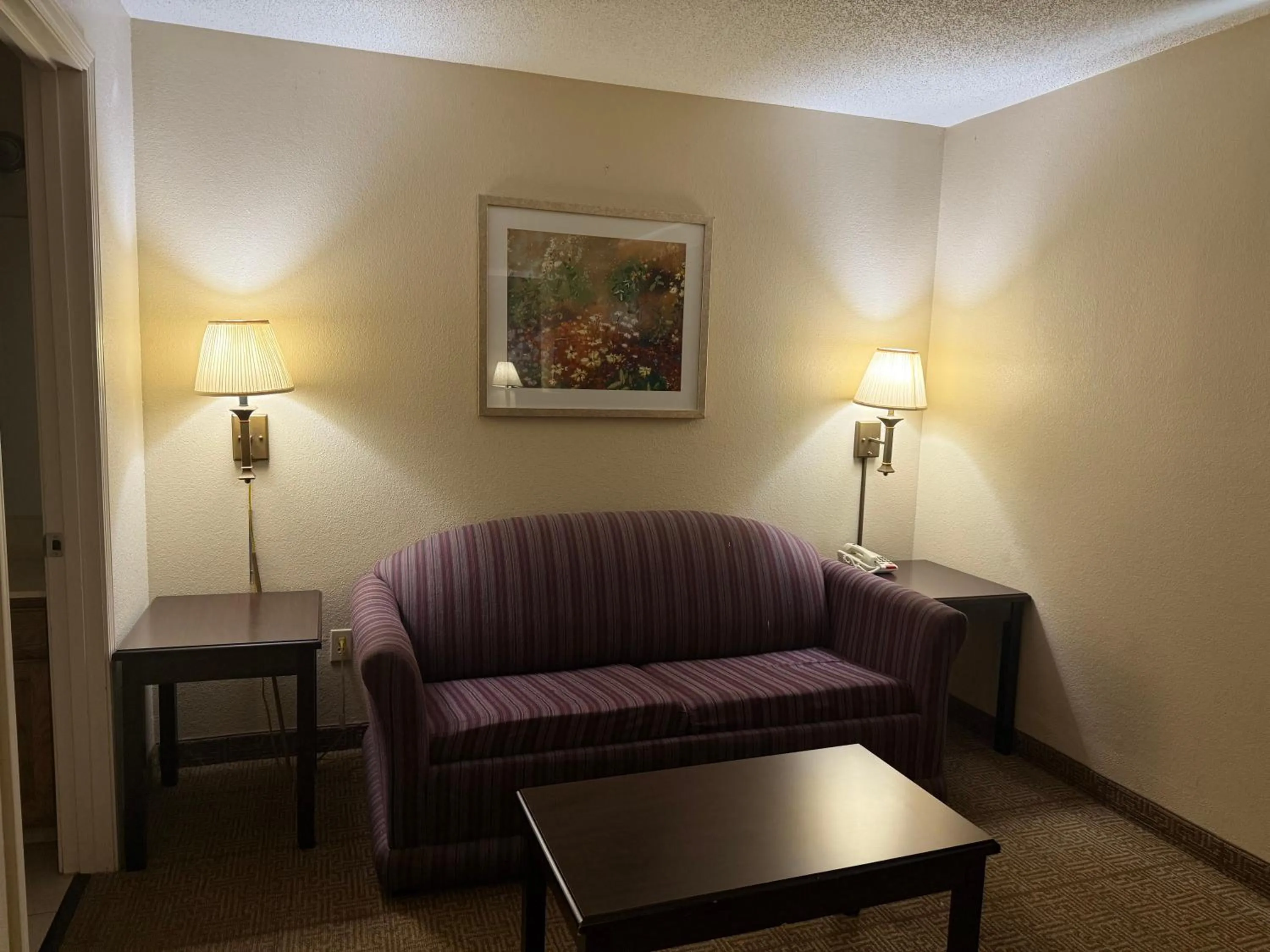 Clinton Inn & Suites