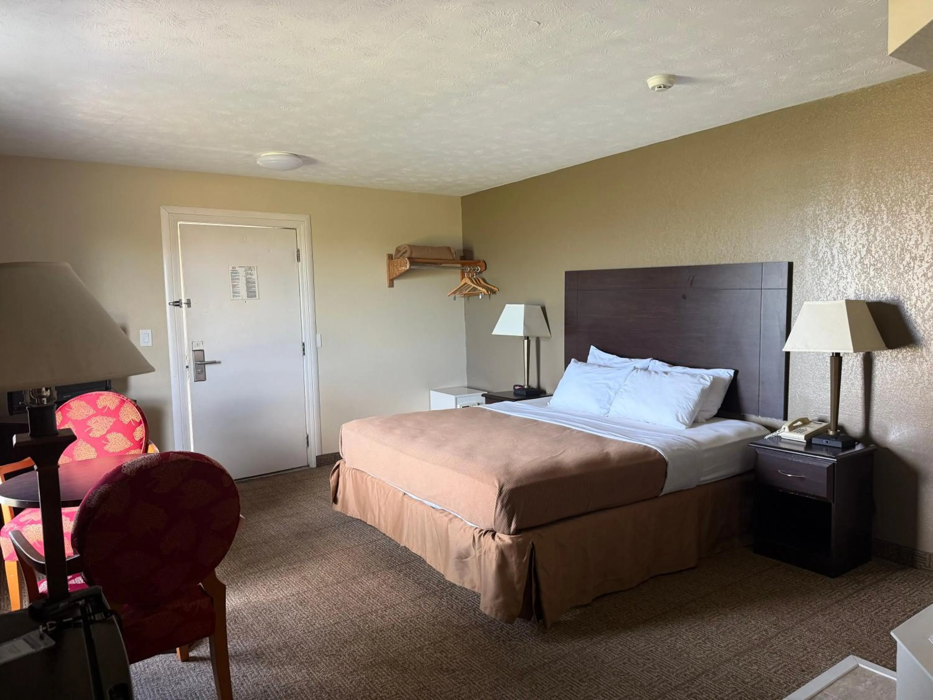 Bed in Clinton Inn & Suites