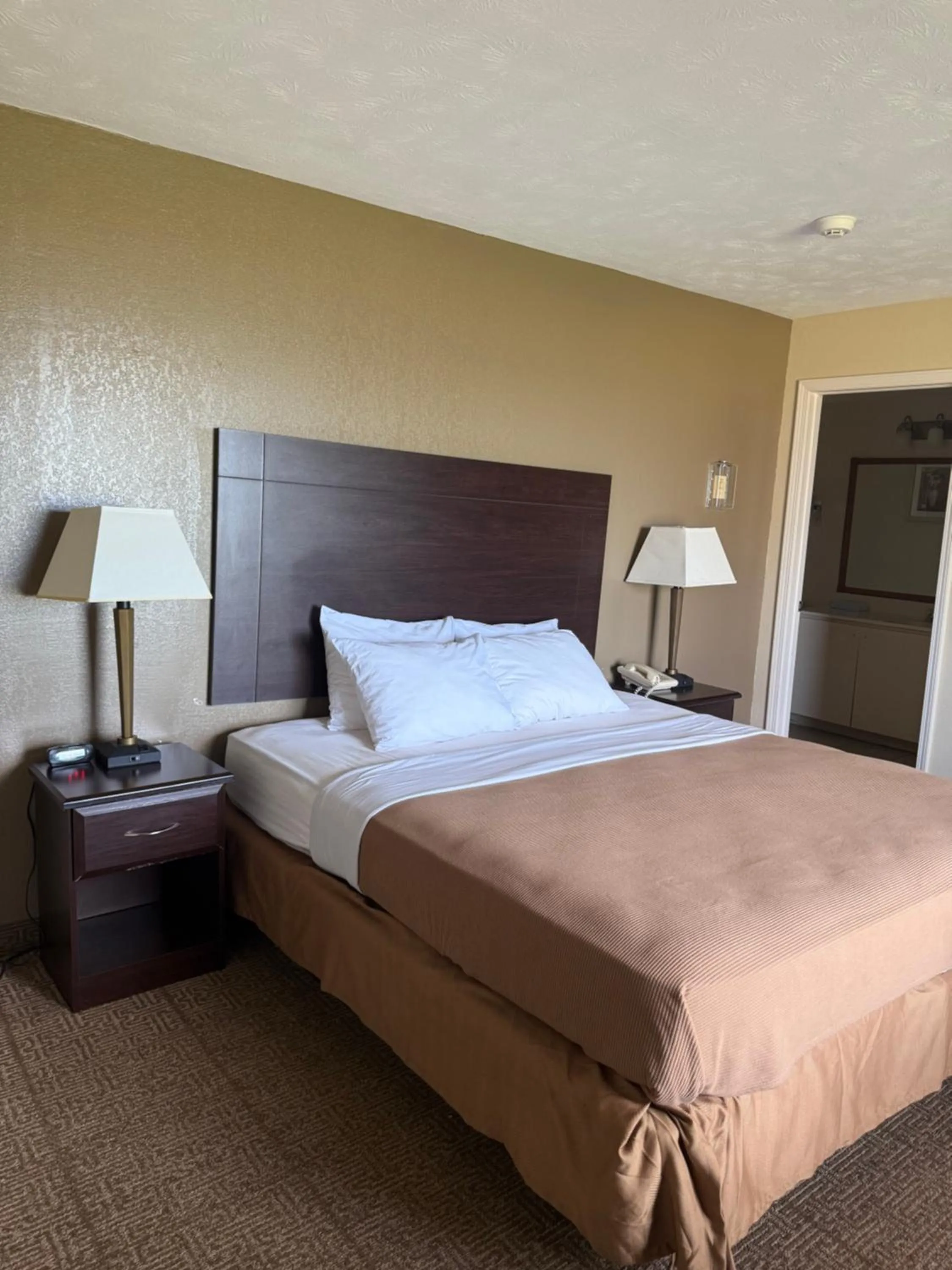 Bed in Clinton Inn & Suites