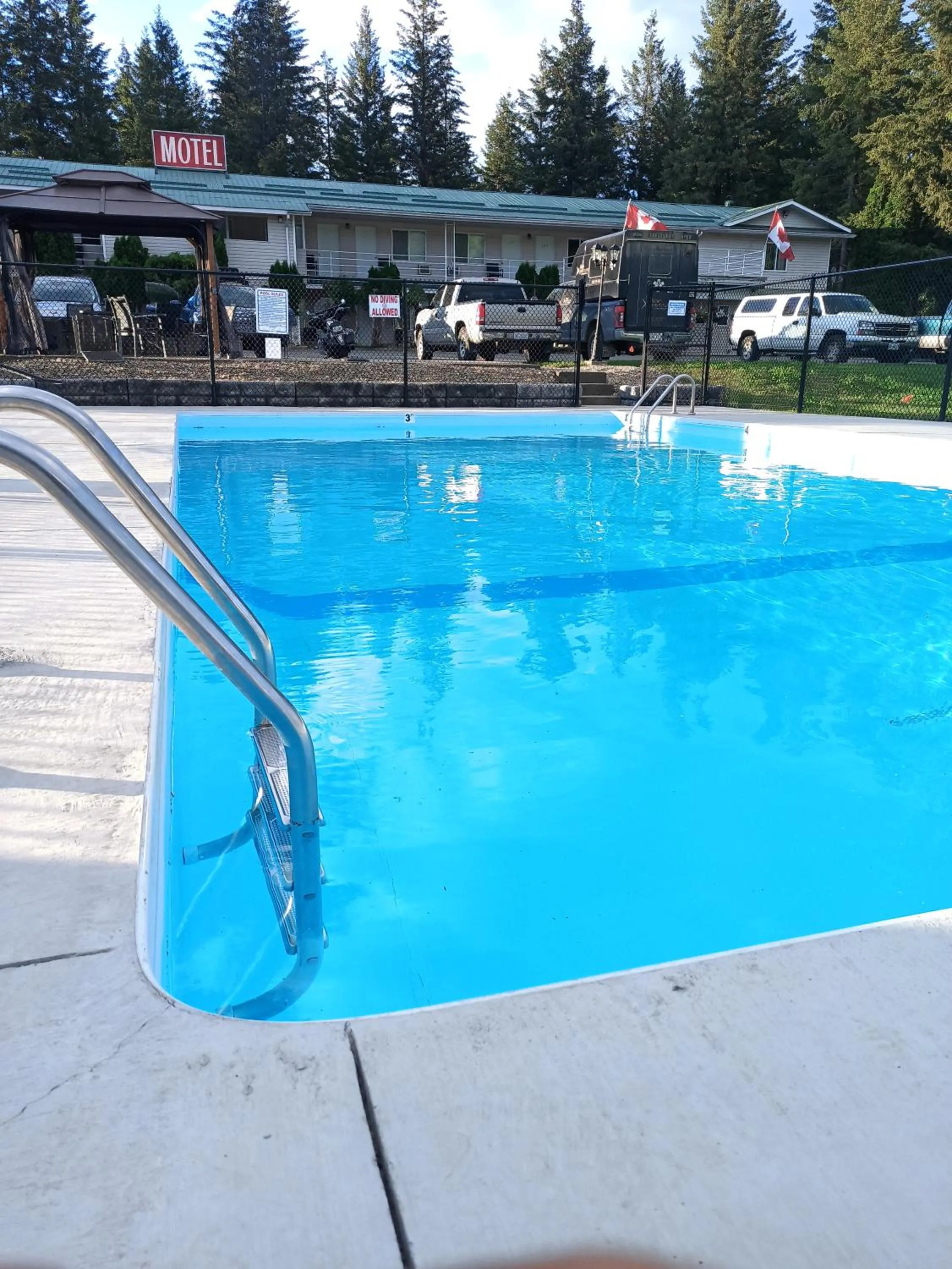 Swimming pool in Clearwater Country Inn