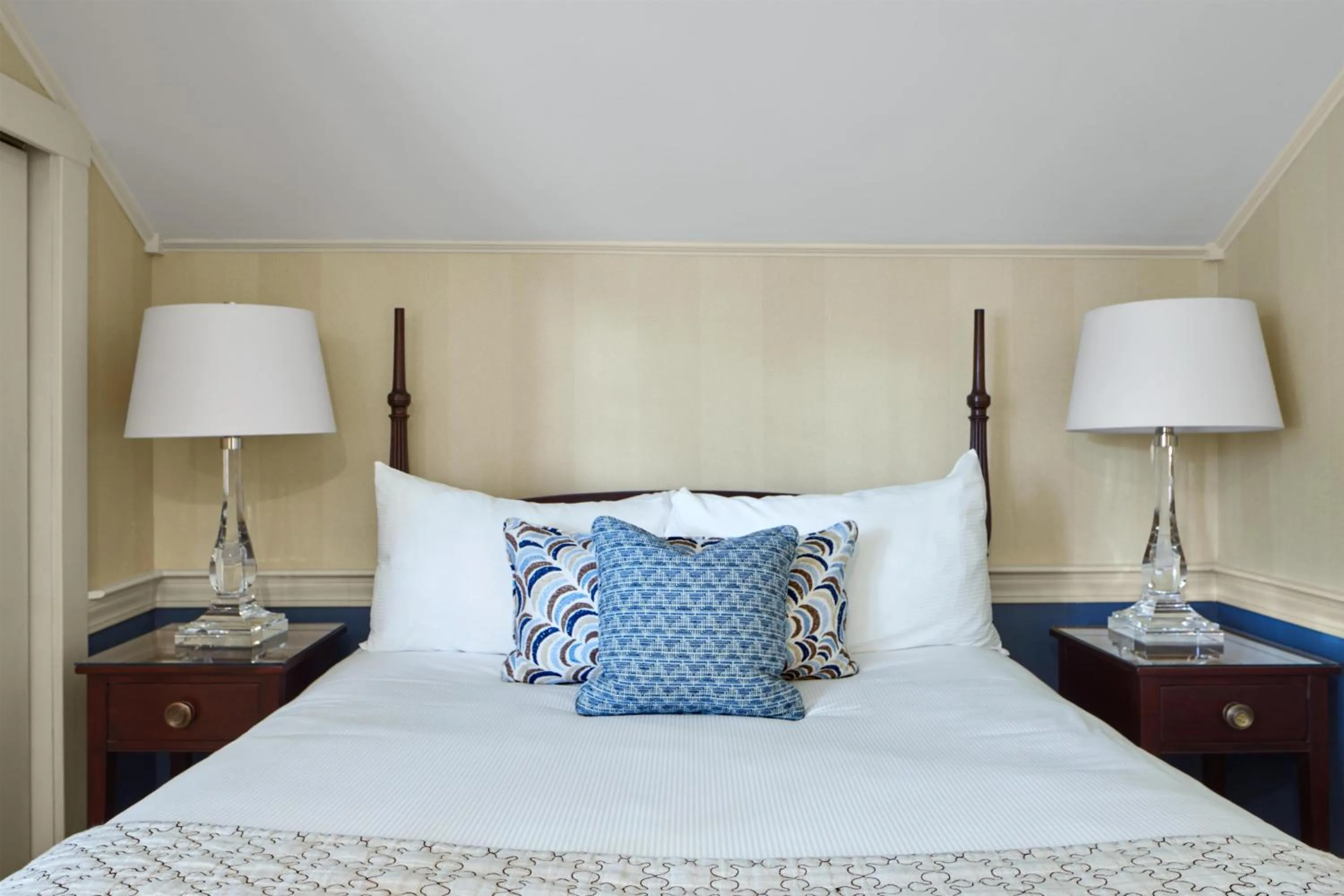 Bedroom, Bed in Cape Arundel Inn and Resort