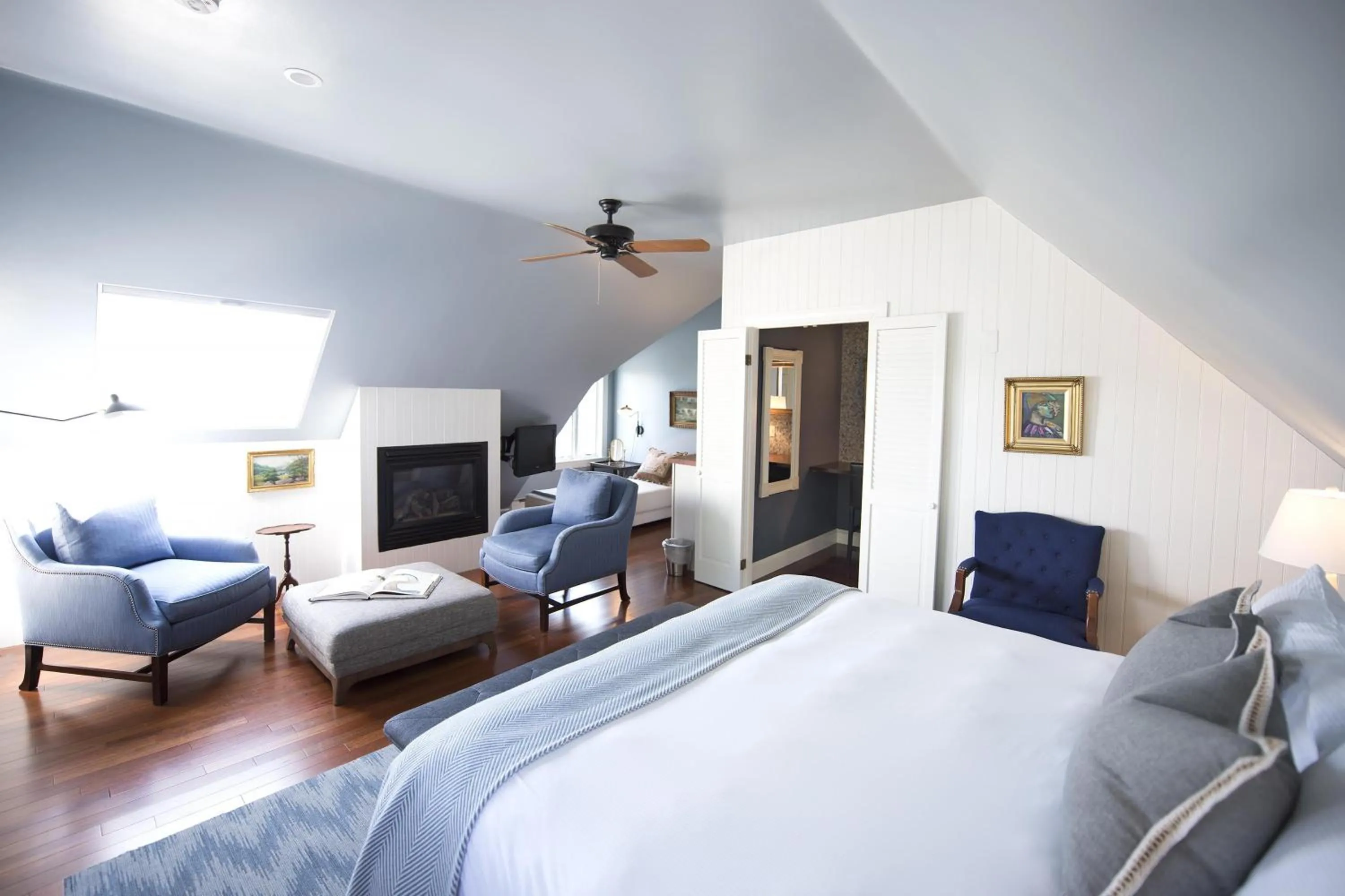 Photo of the whole room, Bed in Cape Arundel Inn and Resort