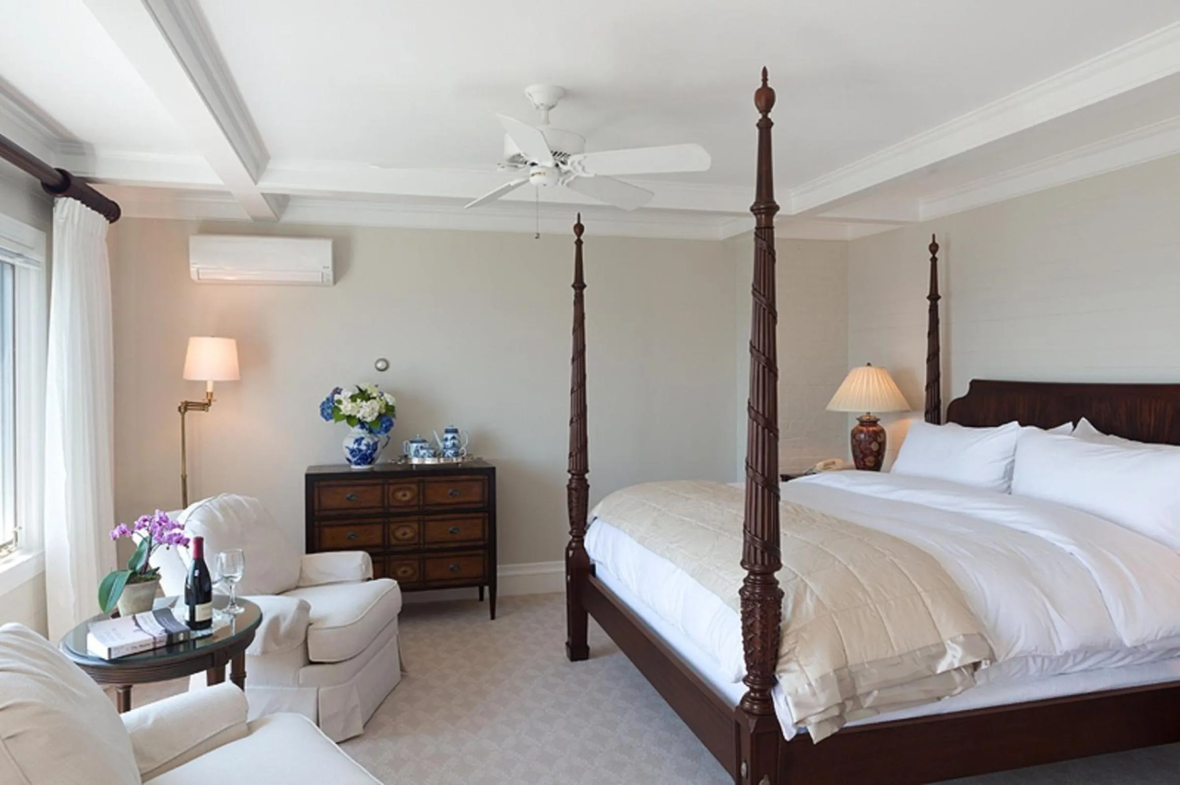 Bed in Cape Arundel Inn and Resort