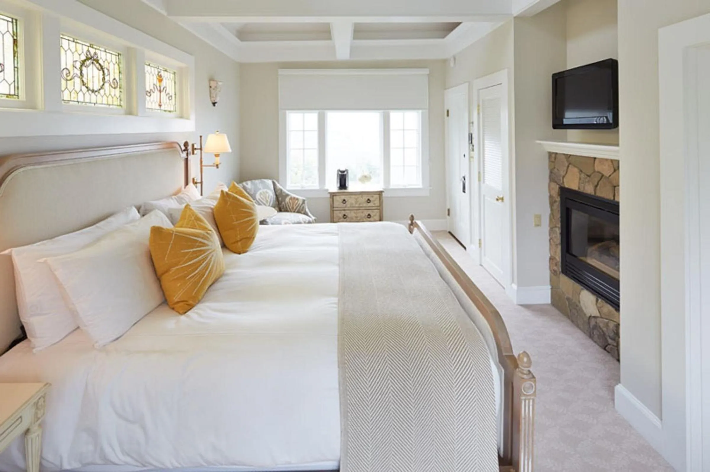 Bed in Cape Arundel Inn and Resort