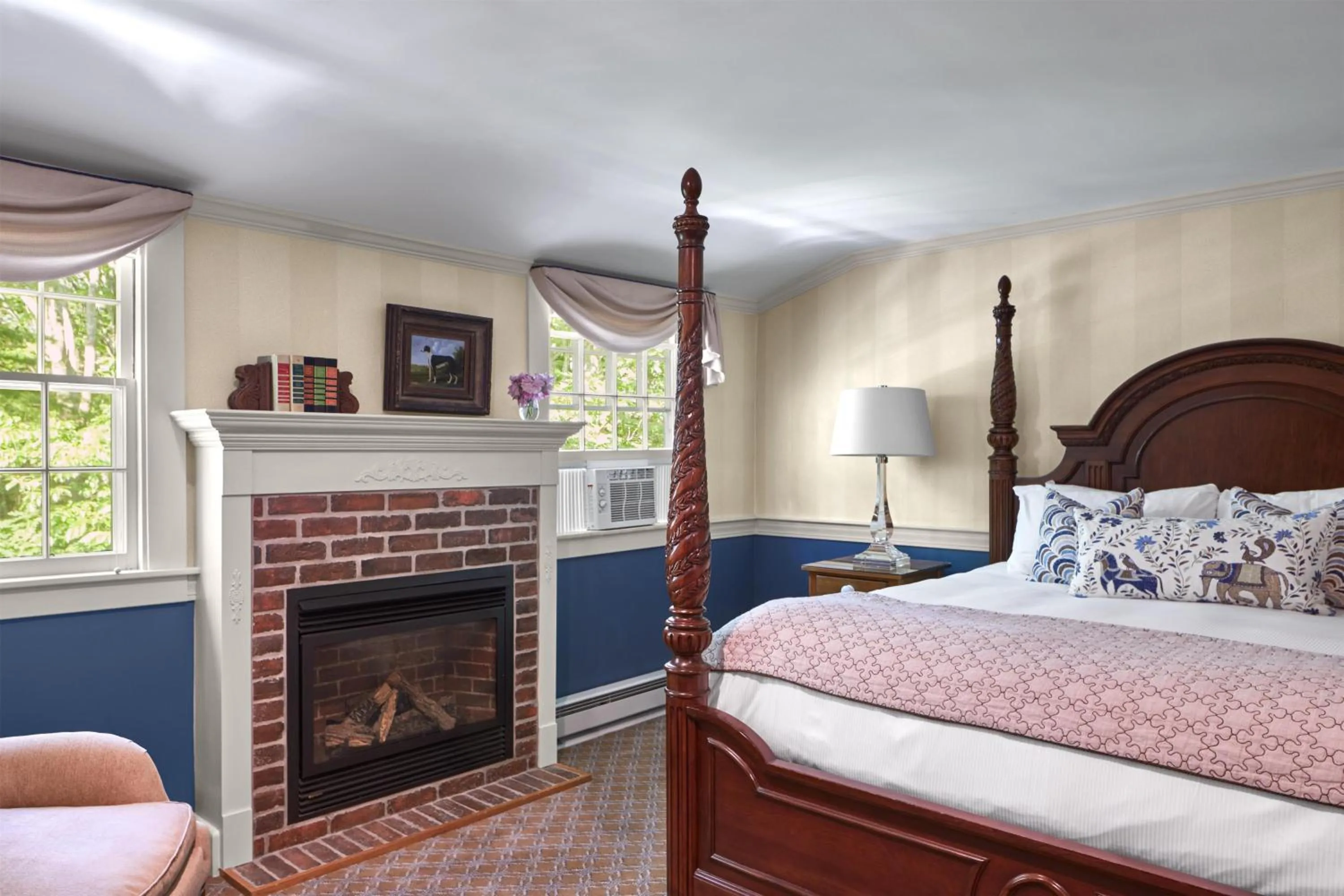 Photo of the whole room, Bed in Cape Arundel Inn and Resort