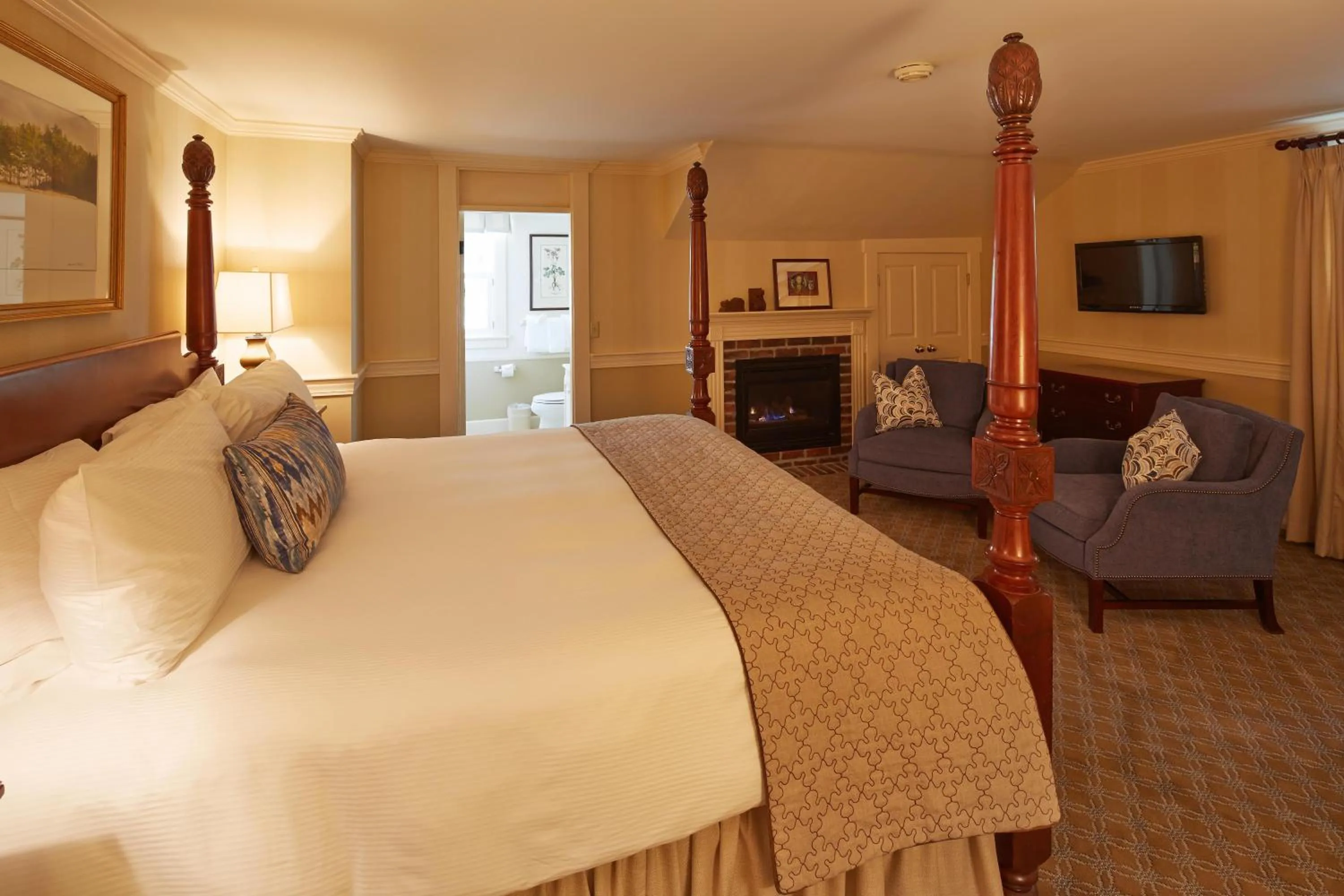 Photo of the whole room, Bed in Cape Arundel Inn and Resort