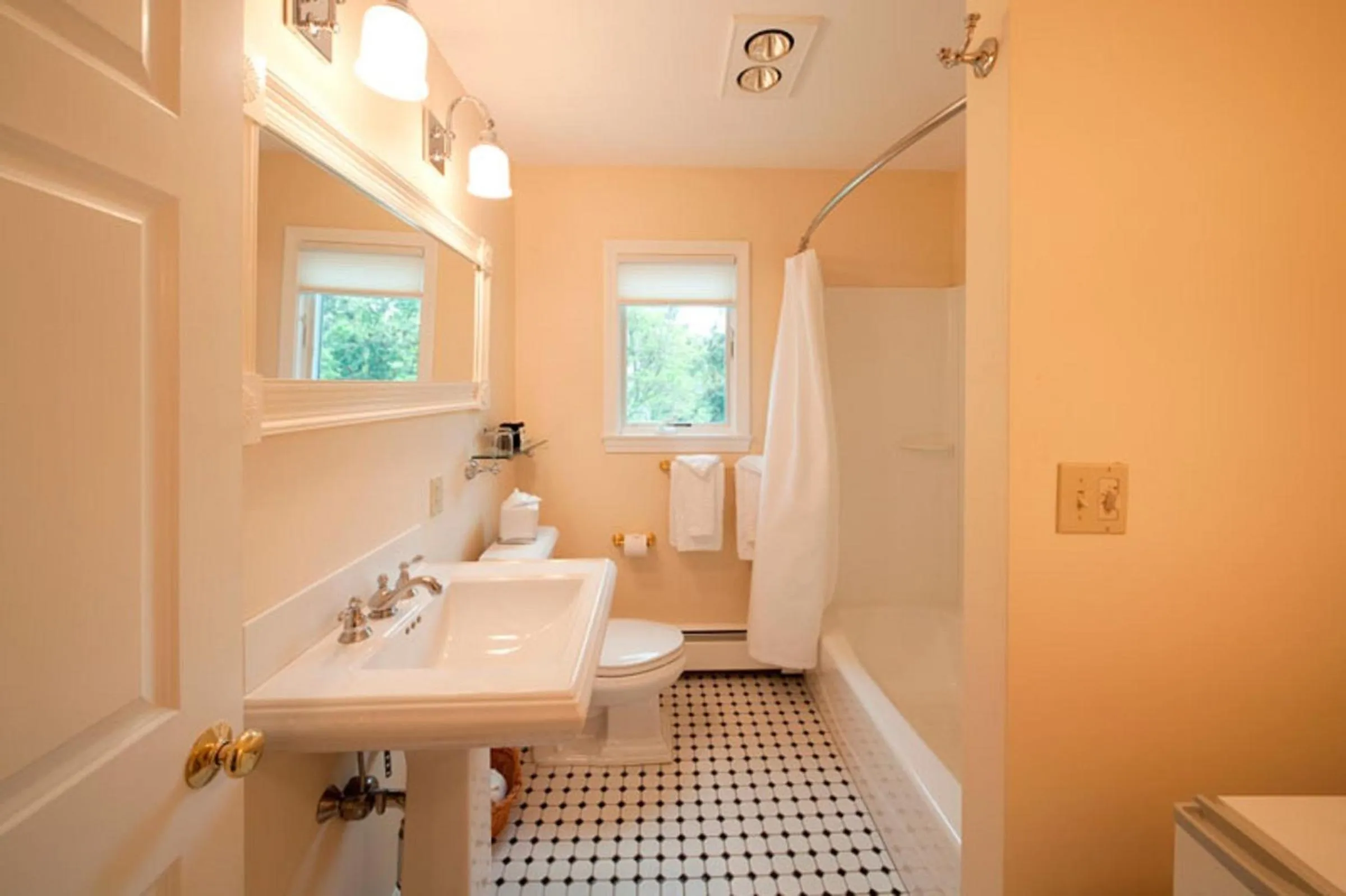 Bathroom in Cape Arundel Inn and Resort