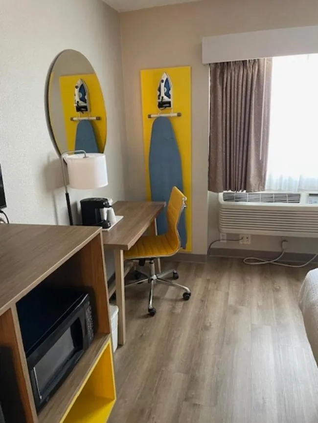 Days Inn by Wyndham Ames